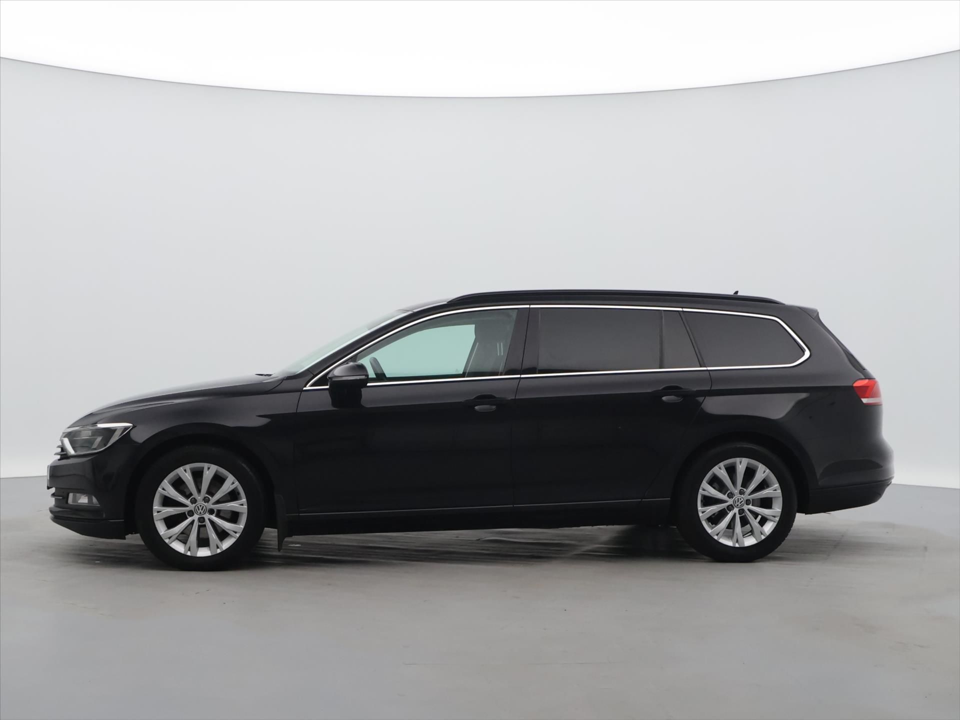 Volkswagen Passat, 2,0 TDI 110kW Comfortline Navi - fotka 4