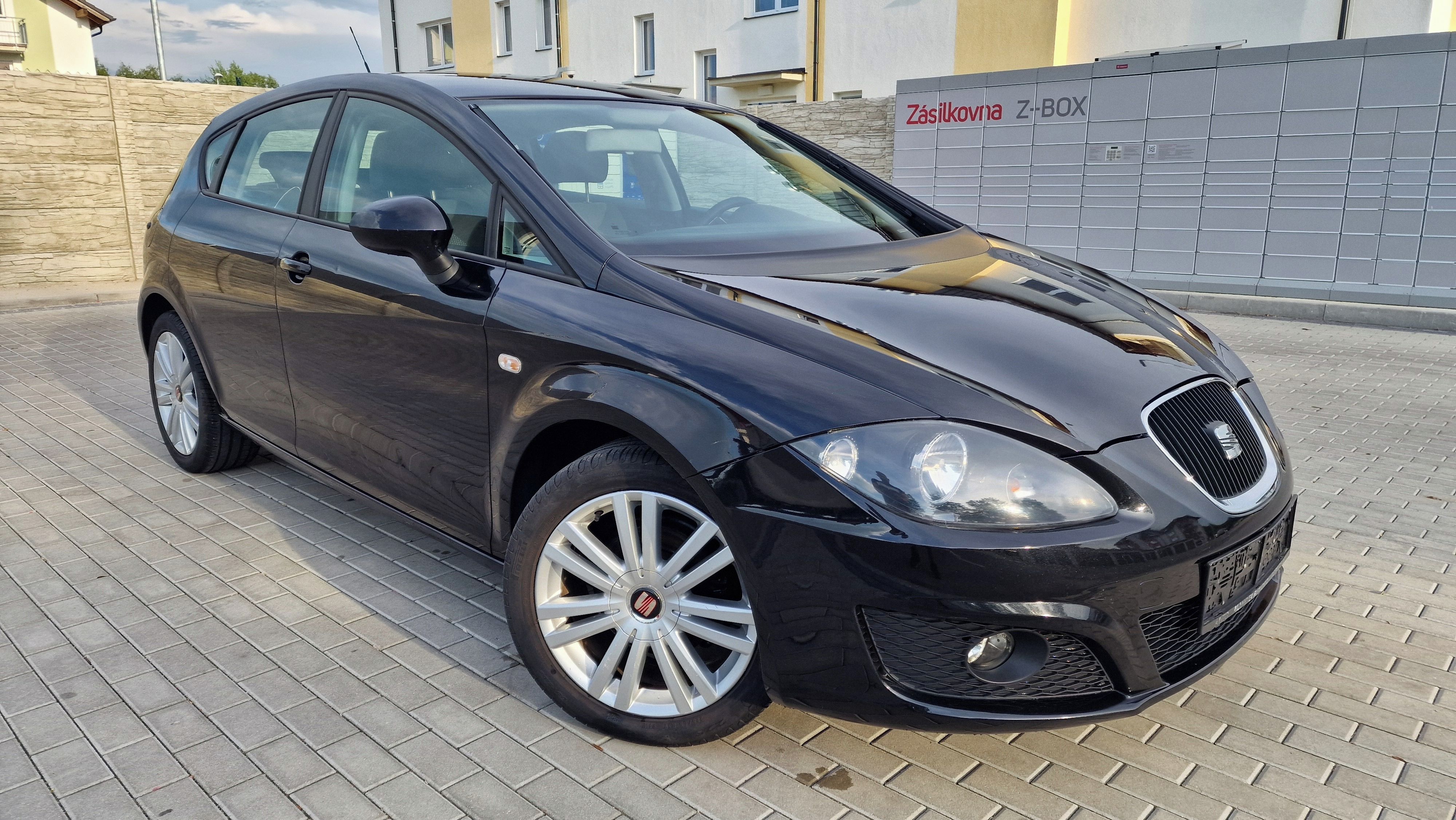 Seat Leon, VYJÍMEČNÝ CELKOVÝ STAV VOZU! - fotka 2