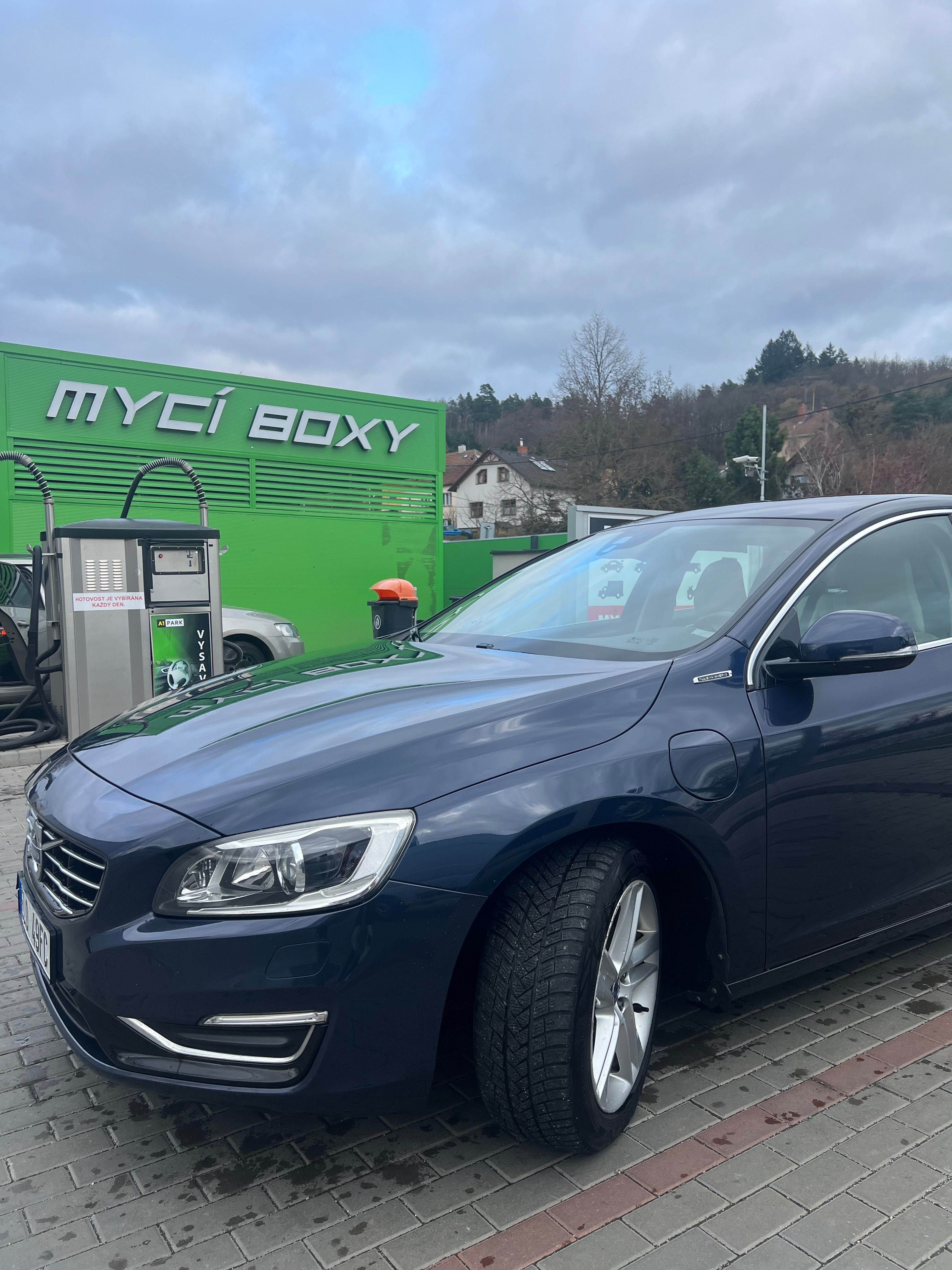 Volvo V60, 2.4 plug in hybrid - fotka 2