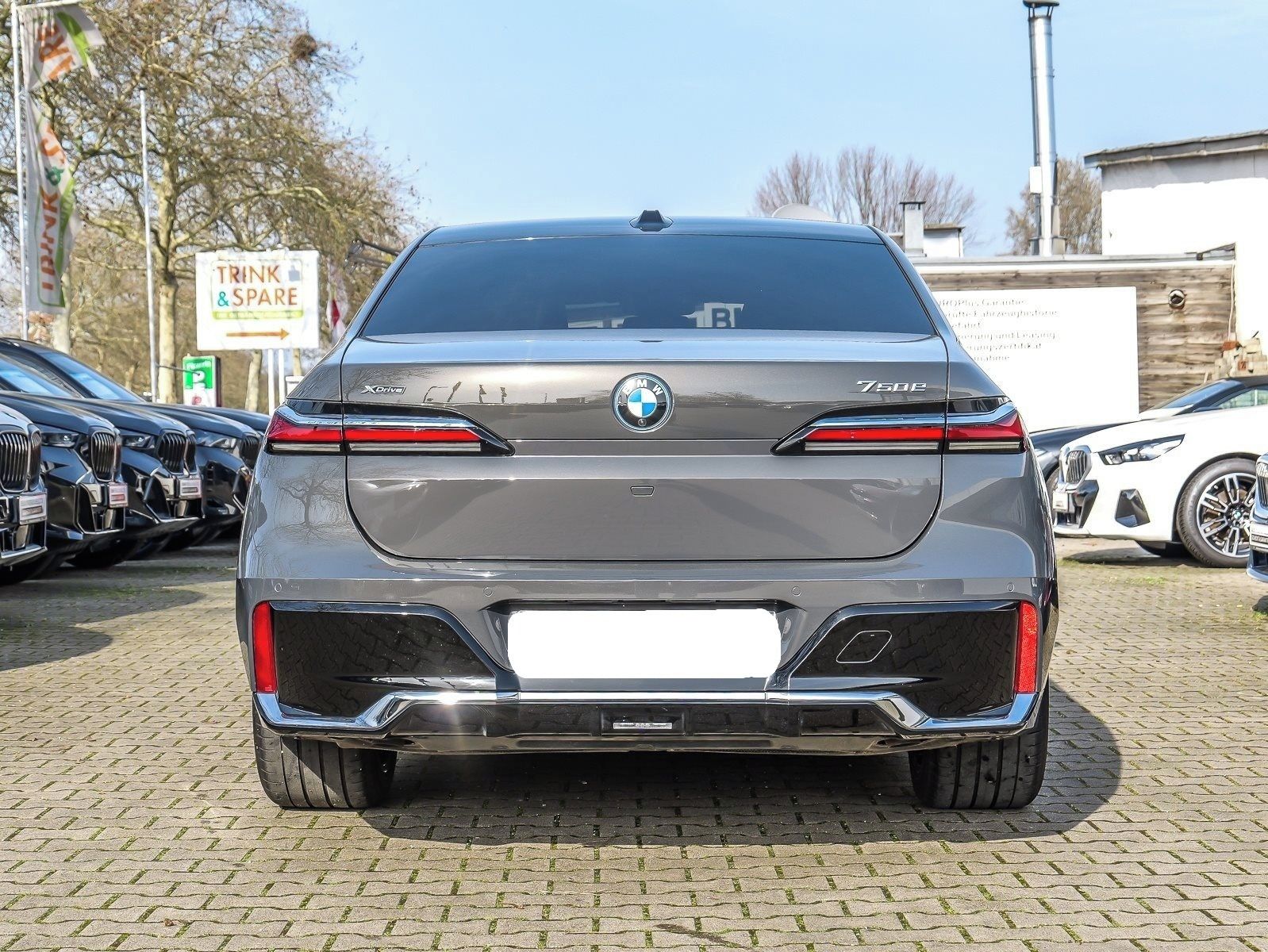 BMW Řada 7, 750 e xDrive M Sport Integral - fotka 6