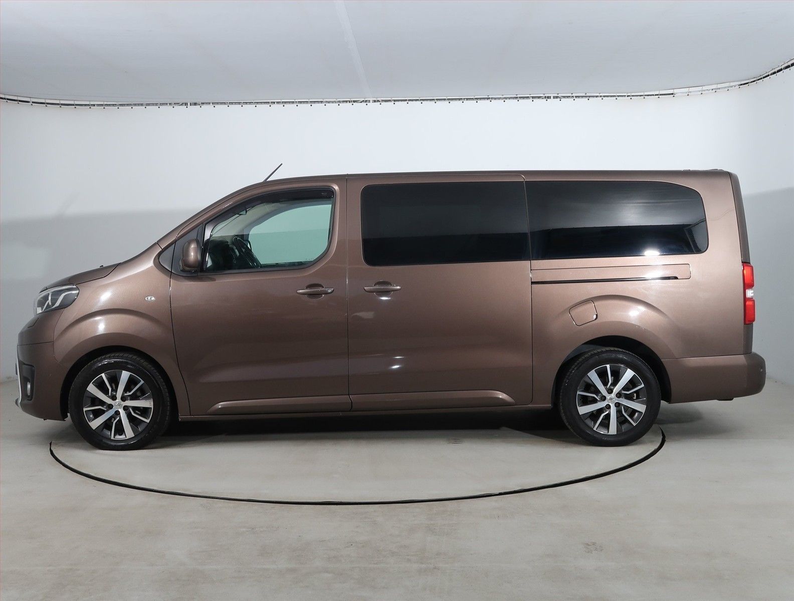 Toyota Proace Verso, 2.0 D-4D, VIP, 6 míst, L2 - fotka 3