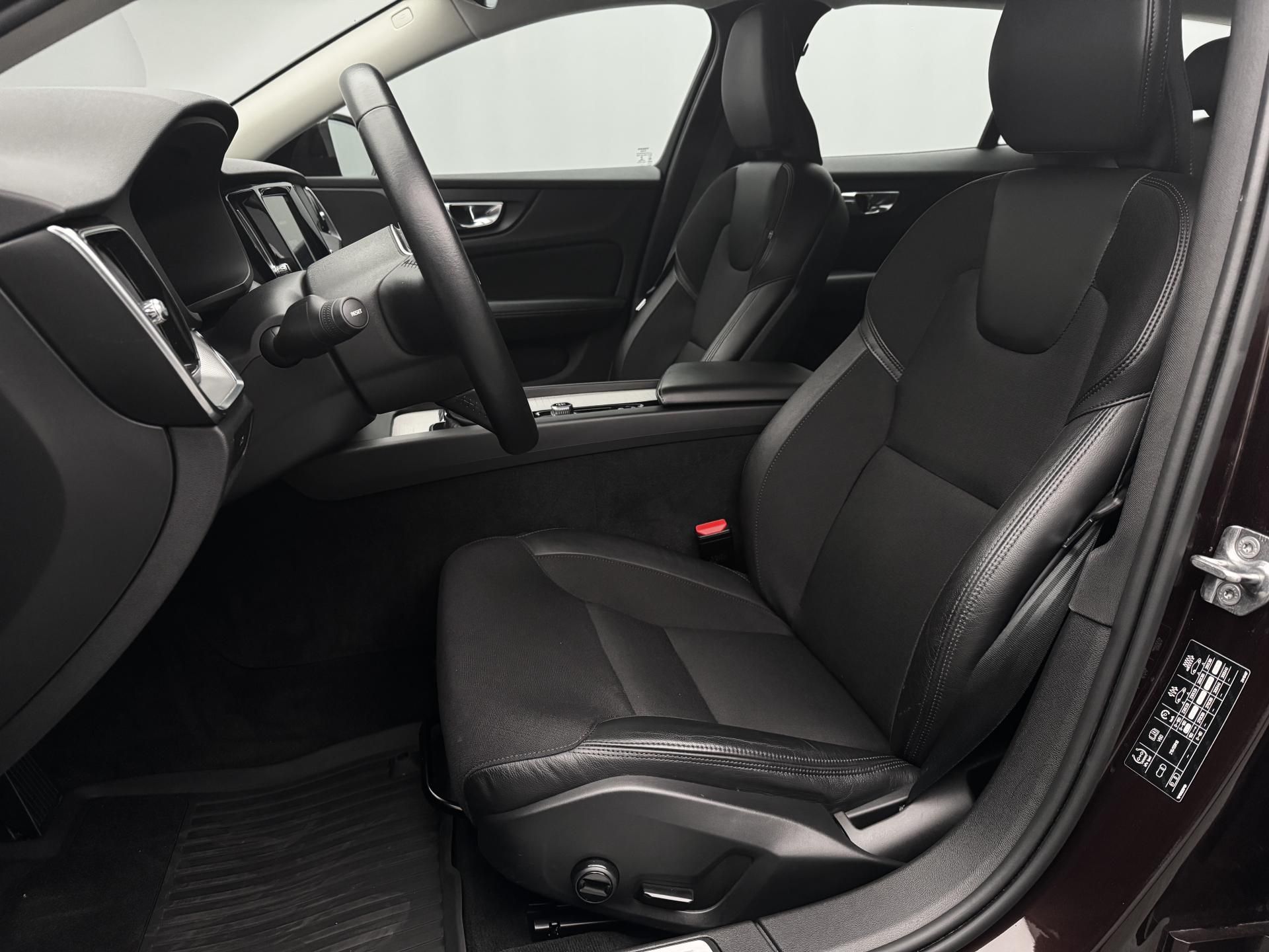Volvo V60, CC D4 AWD MOMENTUM POLESTAR - fotka 4