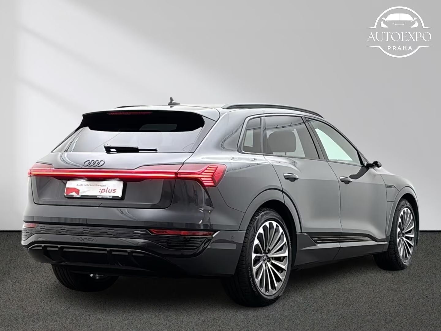 Audi Q8, 55 e-tron S line quattro Pano - fotka 3