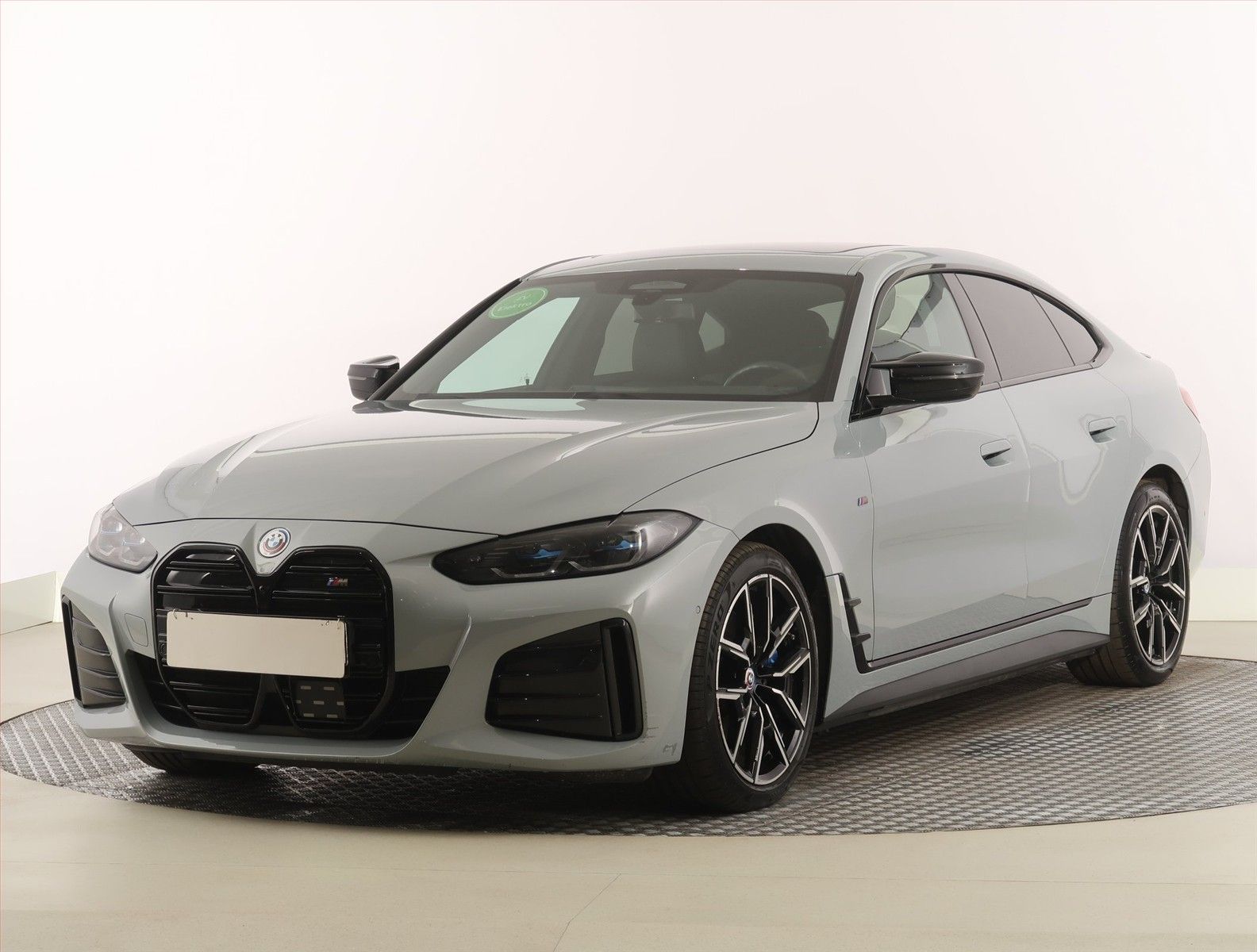 BMW i4, M50, SoH 88% - fotka 2