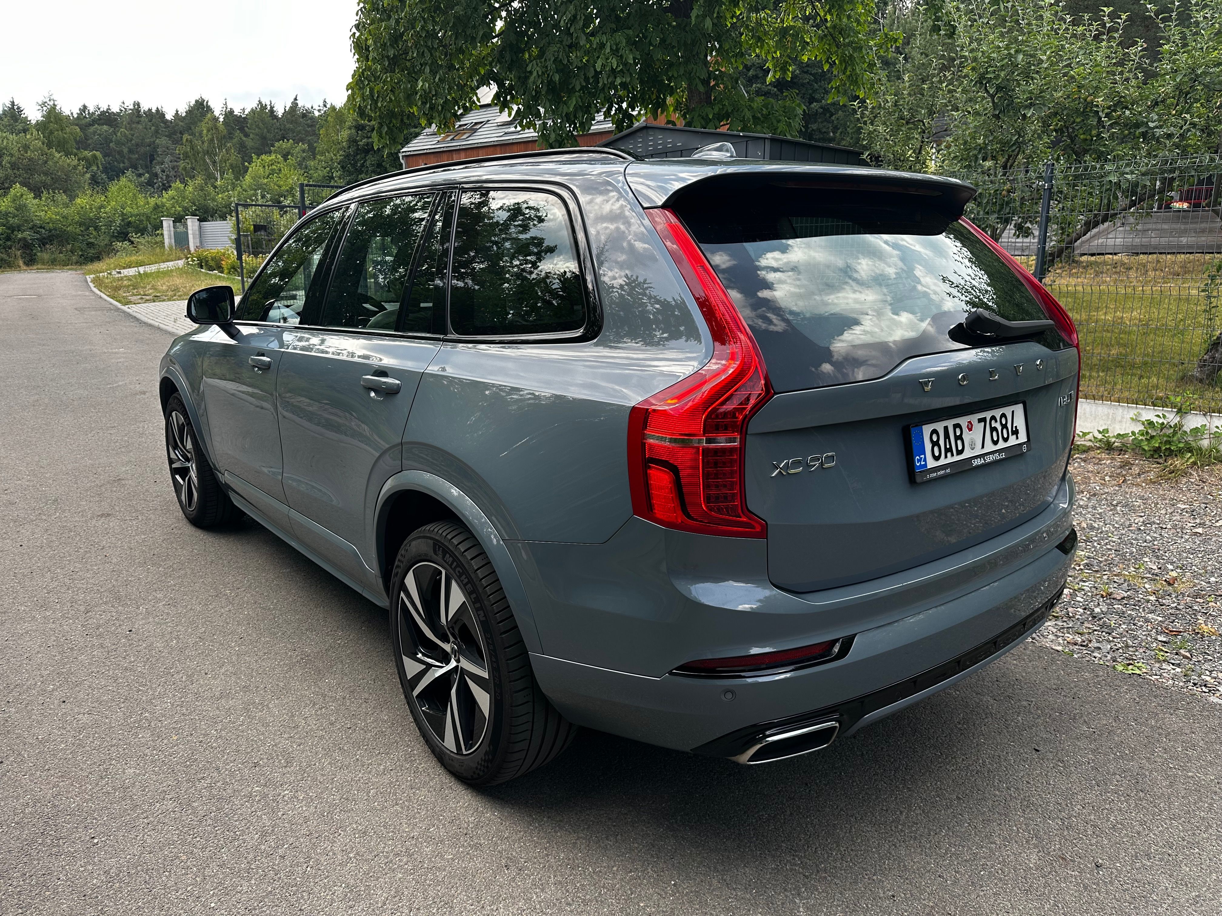 Volvo XC90, B5 diesel v R design - fotka 3