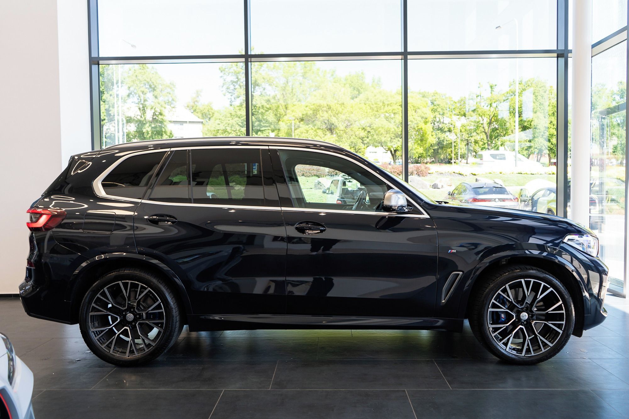 BMW X5, M50i - fotka 4