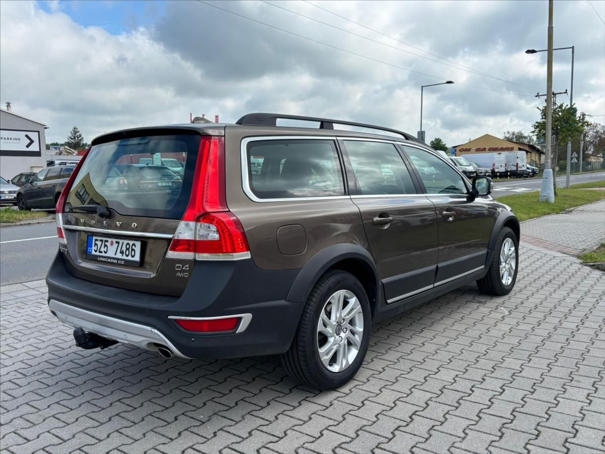 Volvo XC70, 2,4   D4 AWD AT Momentum - fotka 6