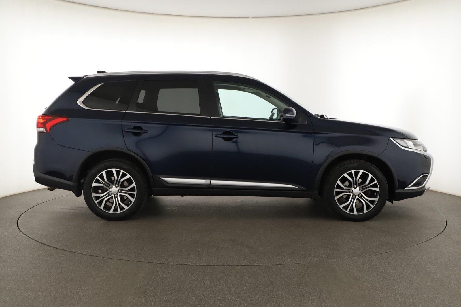 Mitsubishi Outlander, 2.2 DI-D, 4X4, Automat - fotka 6