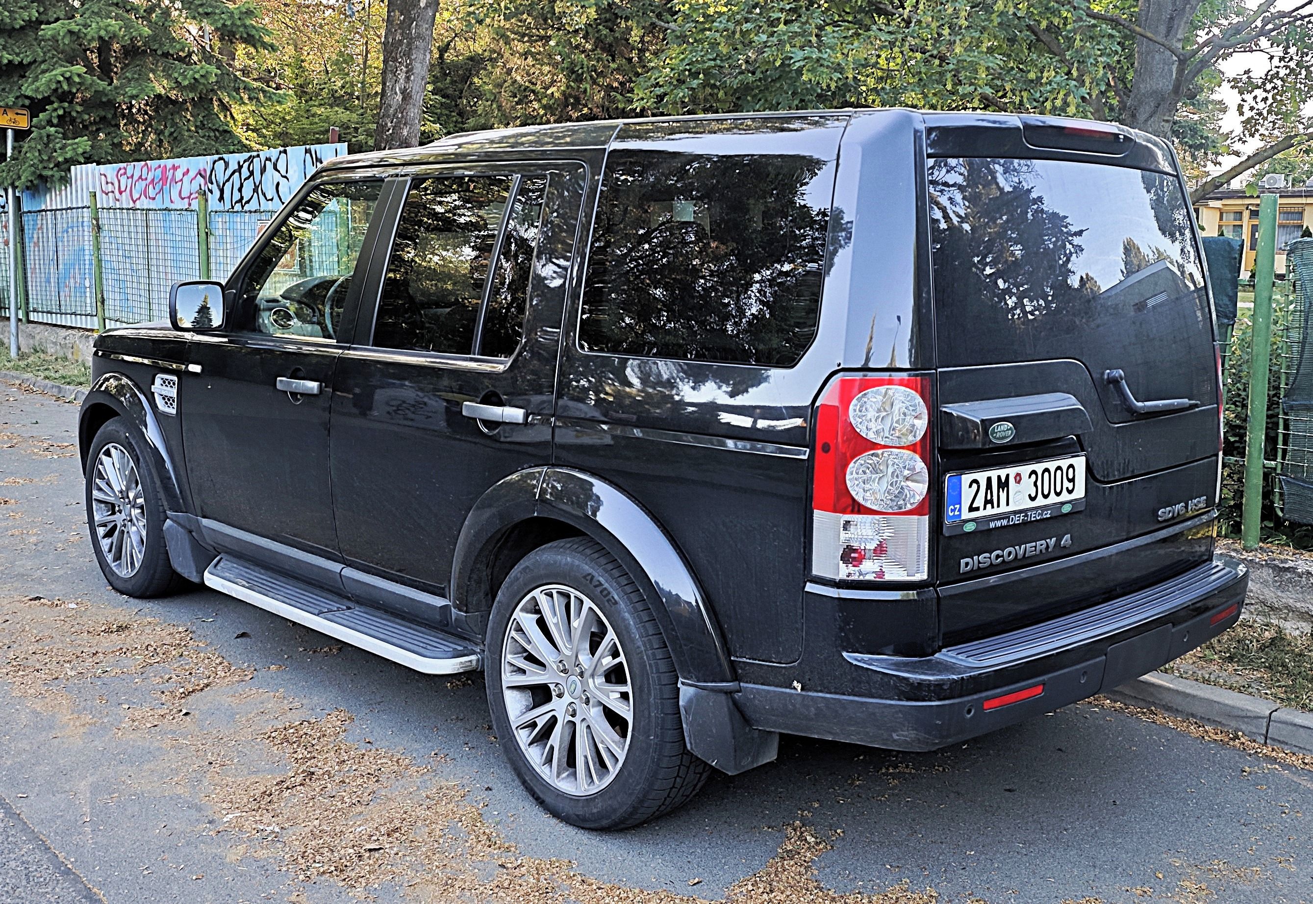 Land Rover Discovery, 3.0D SDV6 HSE Vada motoru DPH - fotka 3