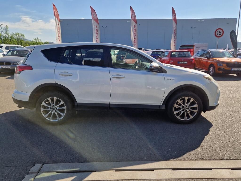 Toyota Rav4, 2.5 Hybrid 114 kW - fotka 3