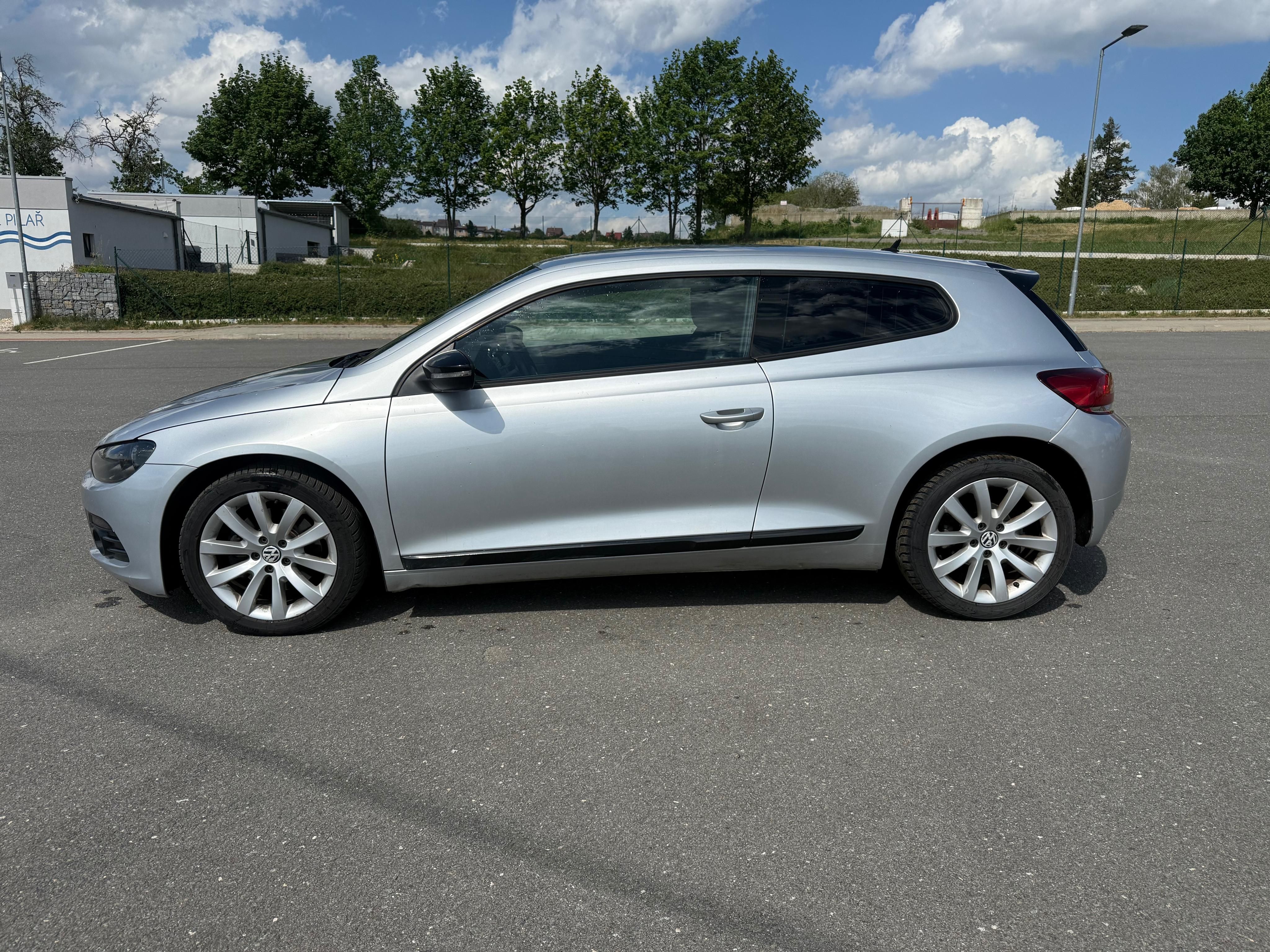 Volkswagen Scirocco, 1,4tsi 118kw černý strop - fotka 2