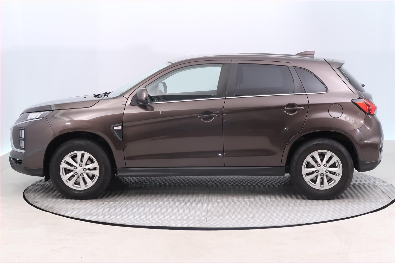 Mitsubishi ASX, 2.0 MIVEC, ČR,1.maj - fotka 3