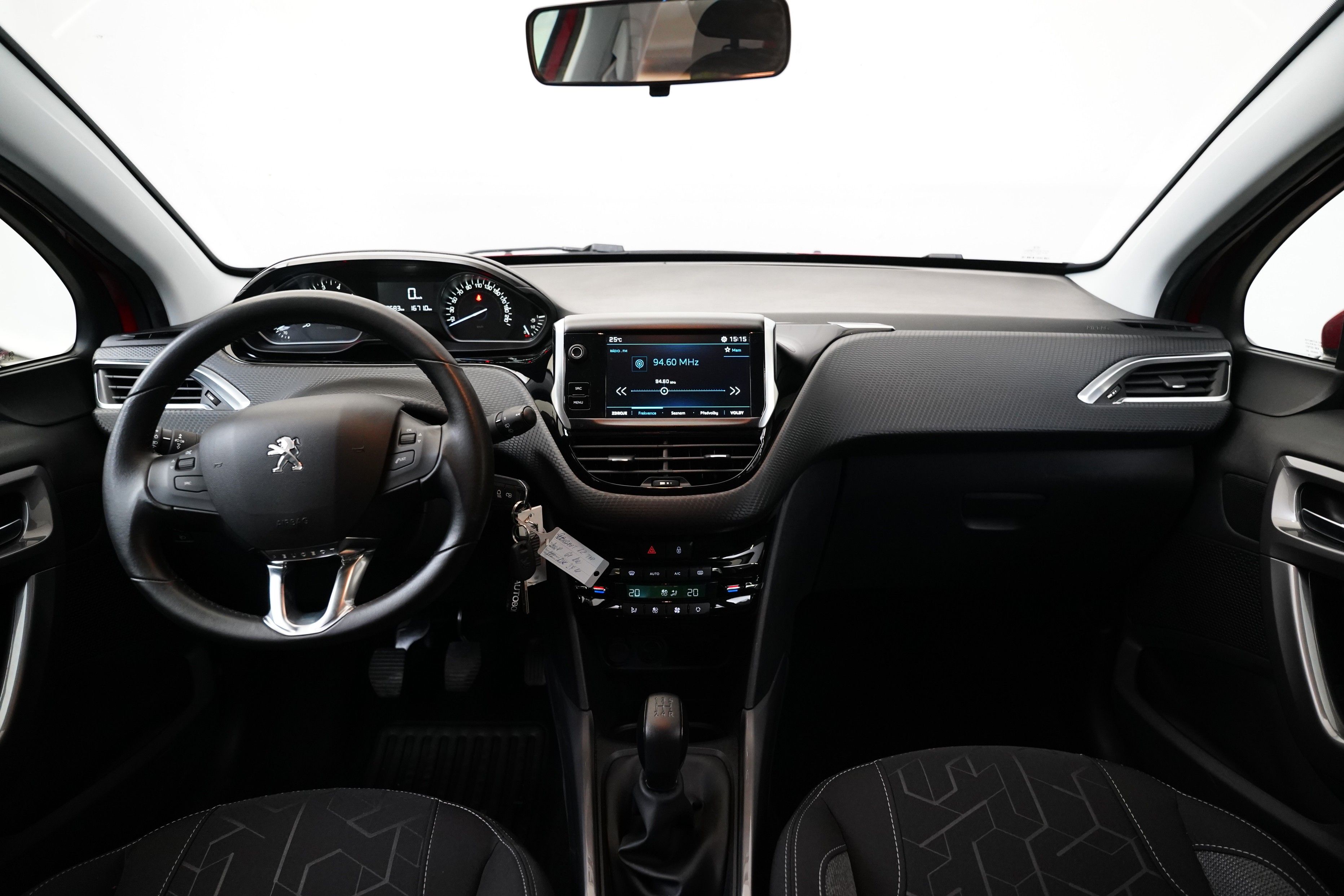 Peugeot 2008, 1.2 THP 61 kW - fotka 6
