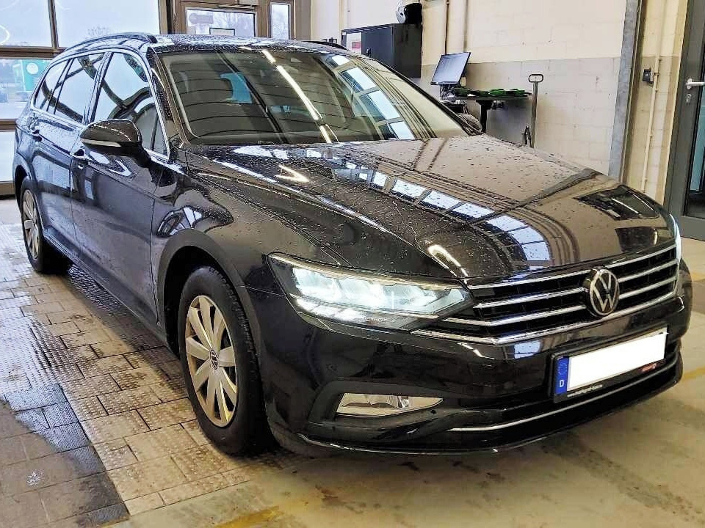 Volkswagen Passat, 2.0 TDi (110 kW) Business, LED