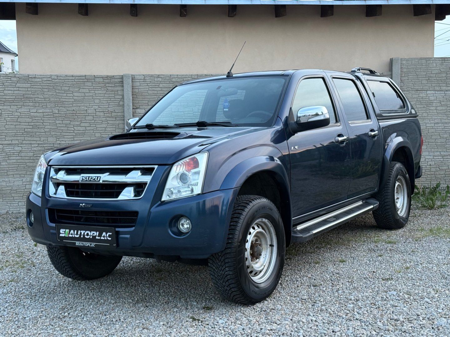 Isuzu D-Max, 2.5 TD 100KW LS 4x4 HardTop - fotka 2