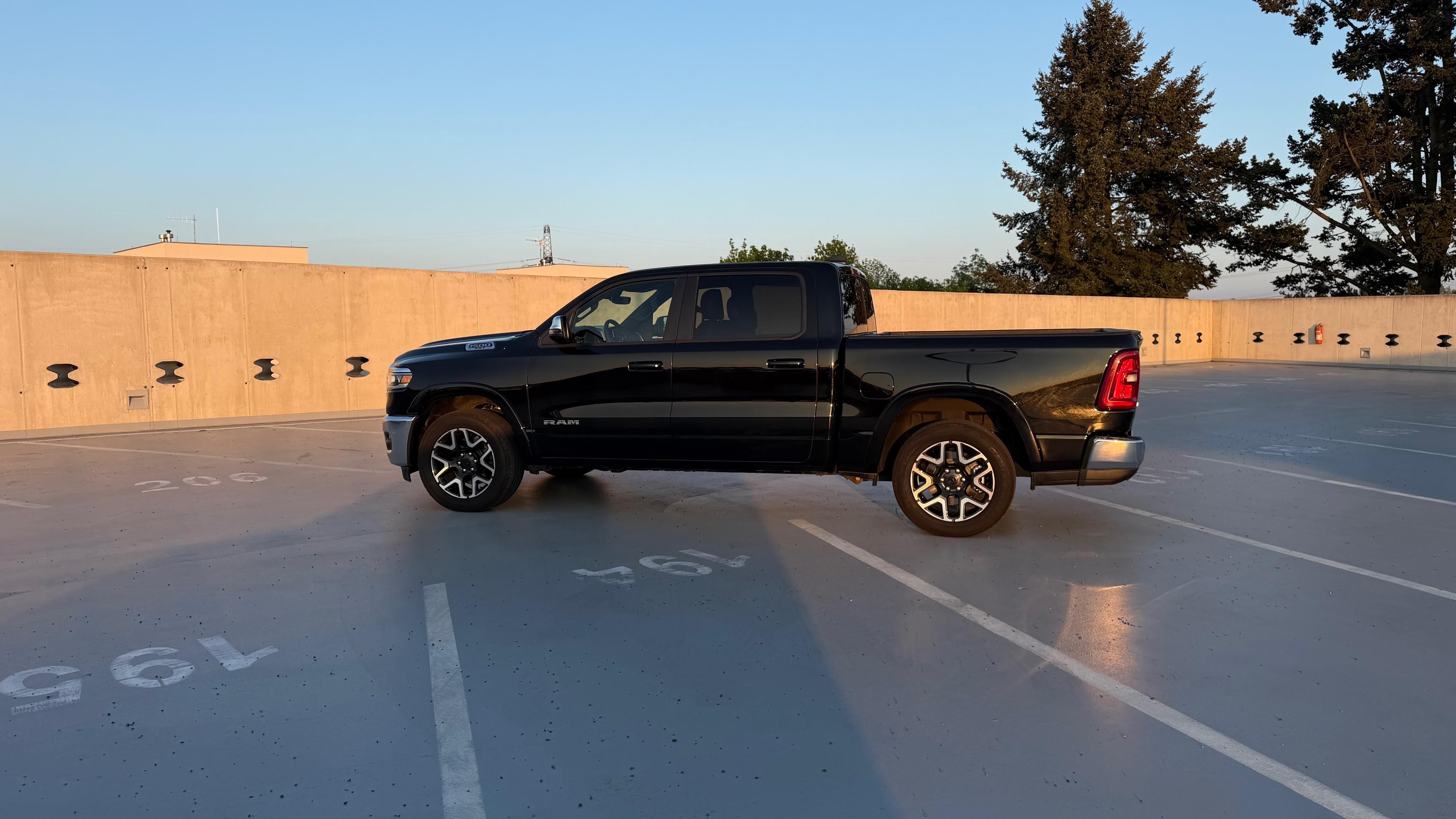 Dodge Ram, LARAMIE 420k ALPINE - fotka 2