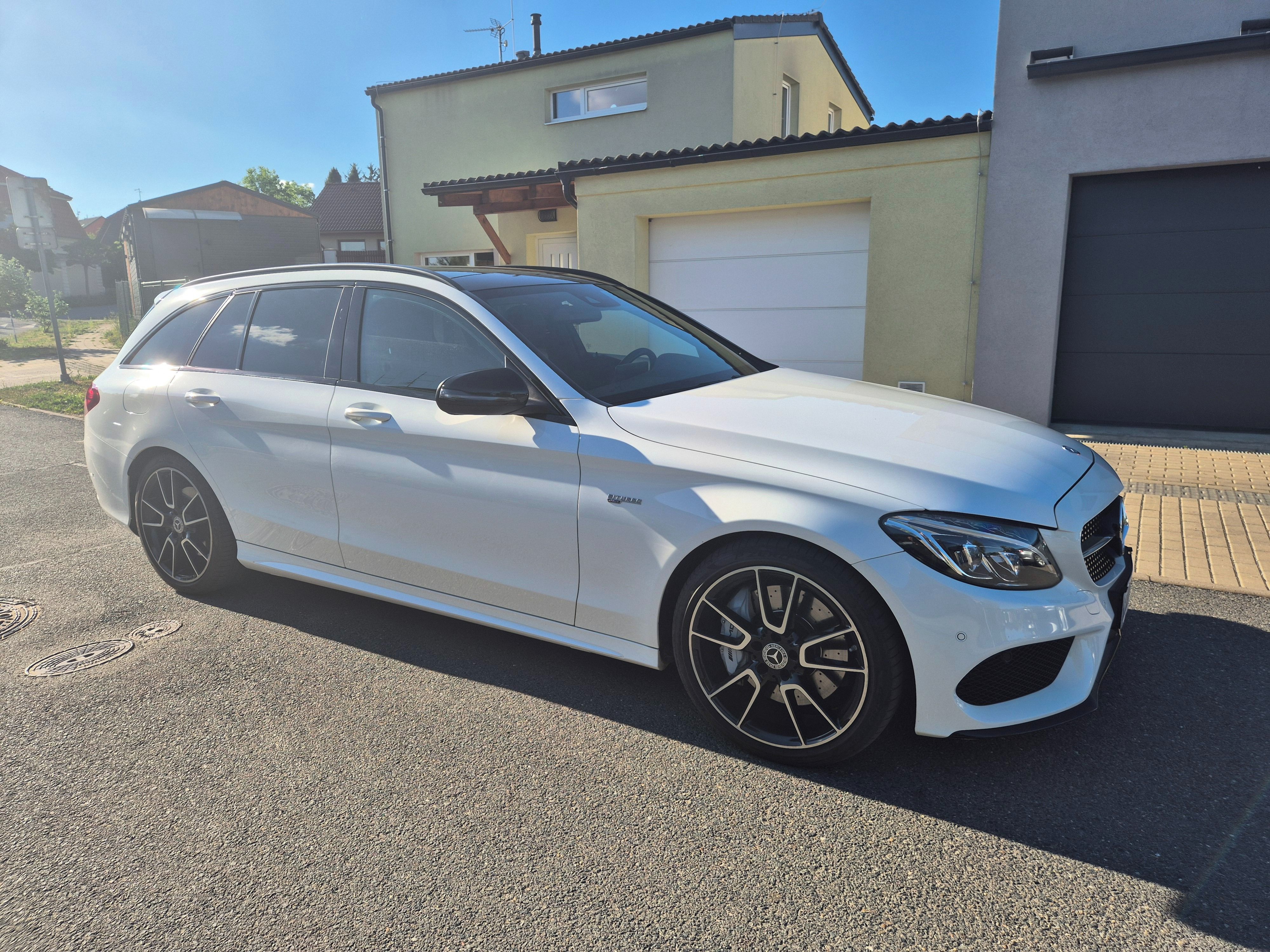 Mercedes-Benz Třídy C, C43 AMG - fotka 3