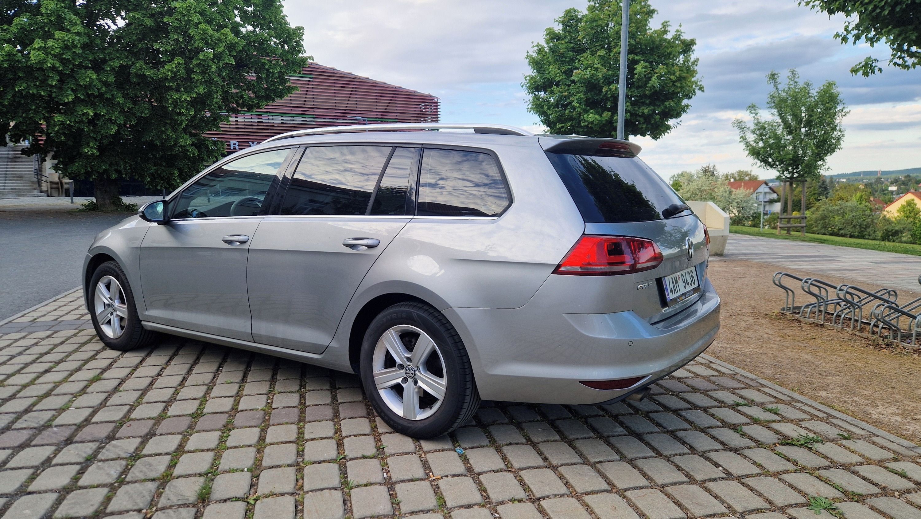 Volkswagen Golf, 1,6TDI DSG HIGHLINE ČR PĚKNÝ - fotka 4