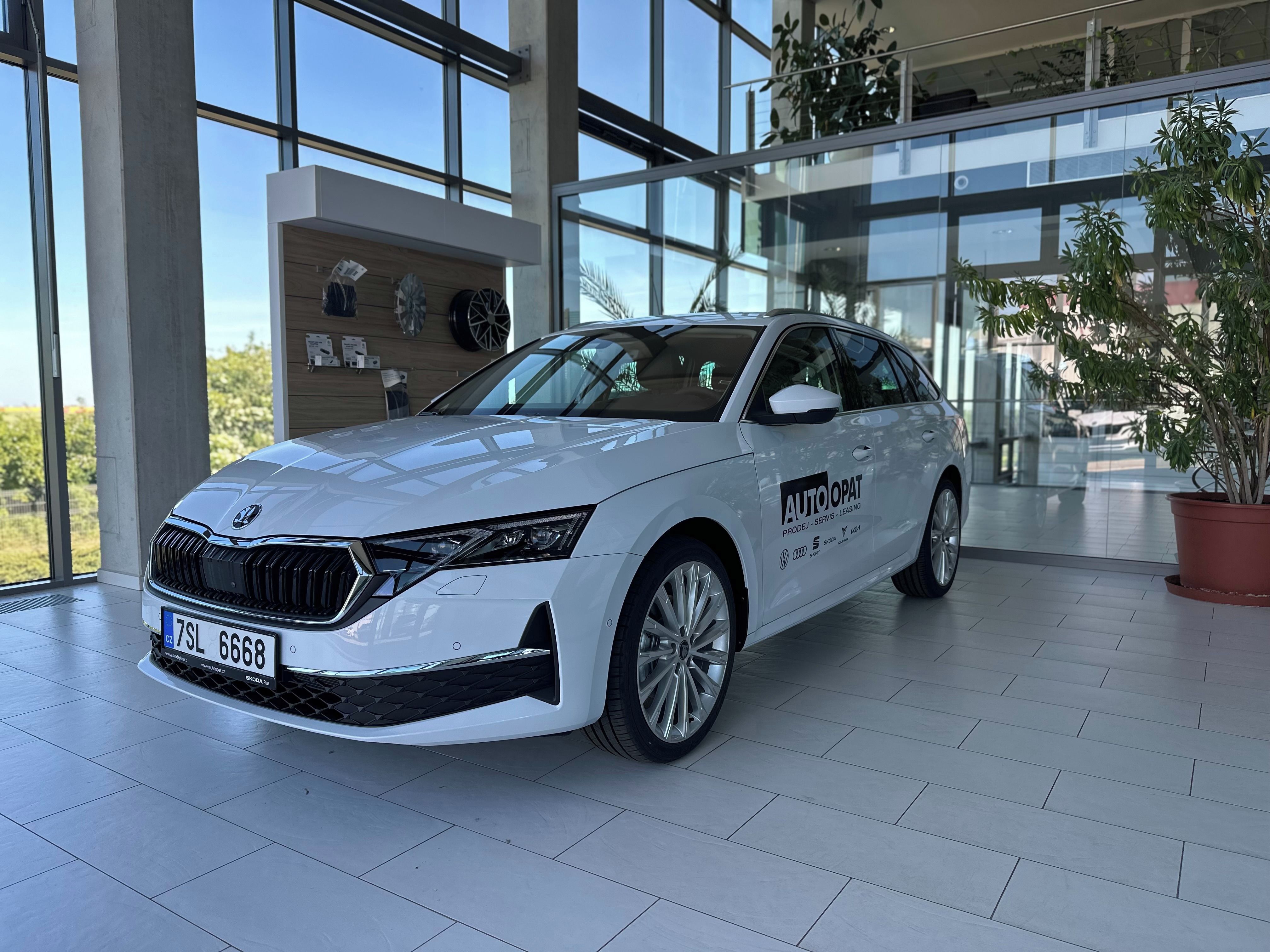 Škoda Octavia, Excl. Select. 2,0 TDI 110 kW - fotka 3
