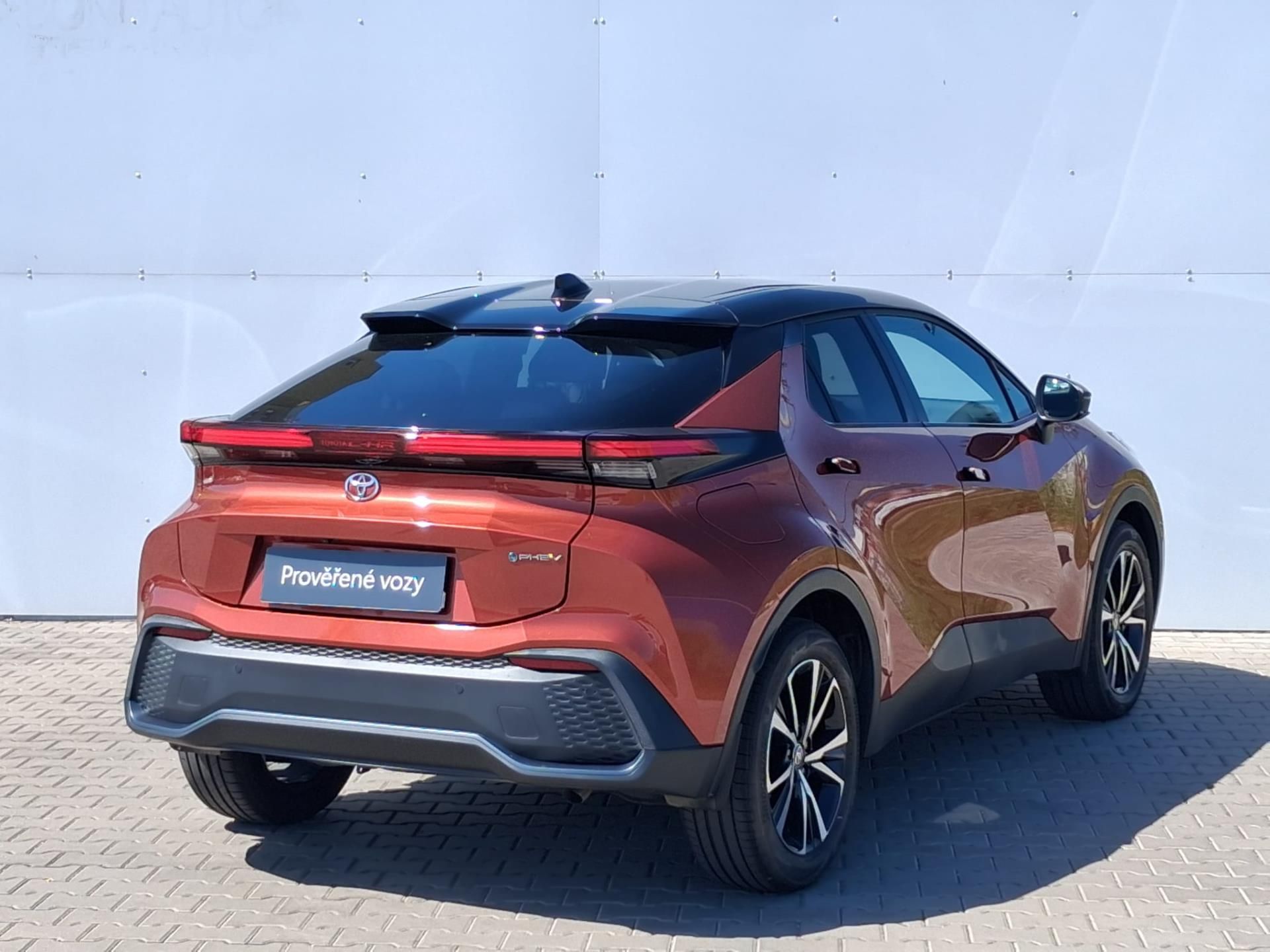 Toyota C-HR, 2,0 PHEV E-CVT Style - fotka 2