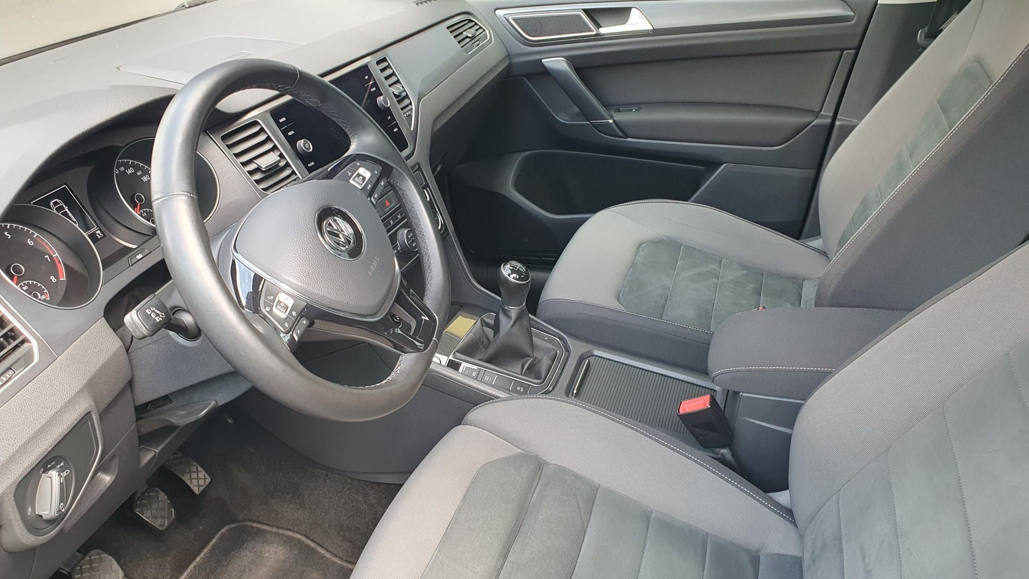 Volkswagen Golf Sportsvan, 1,5 TSI 96 kW, Maraton Edition - fotka 3