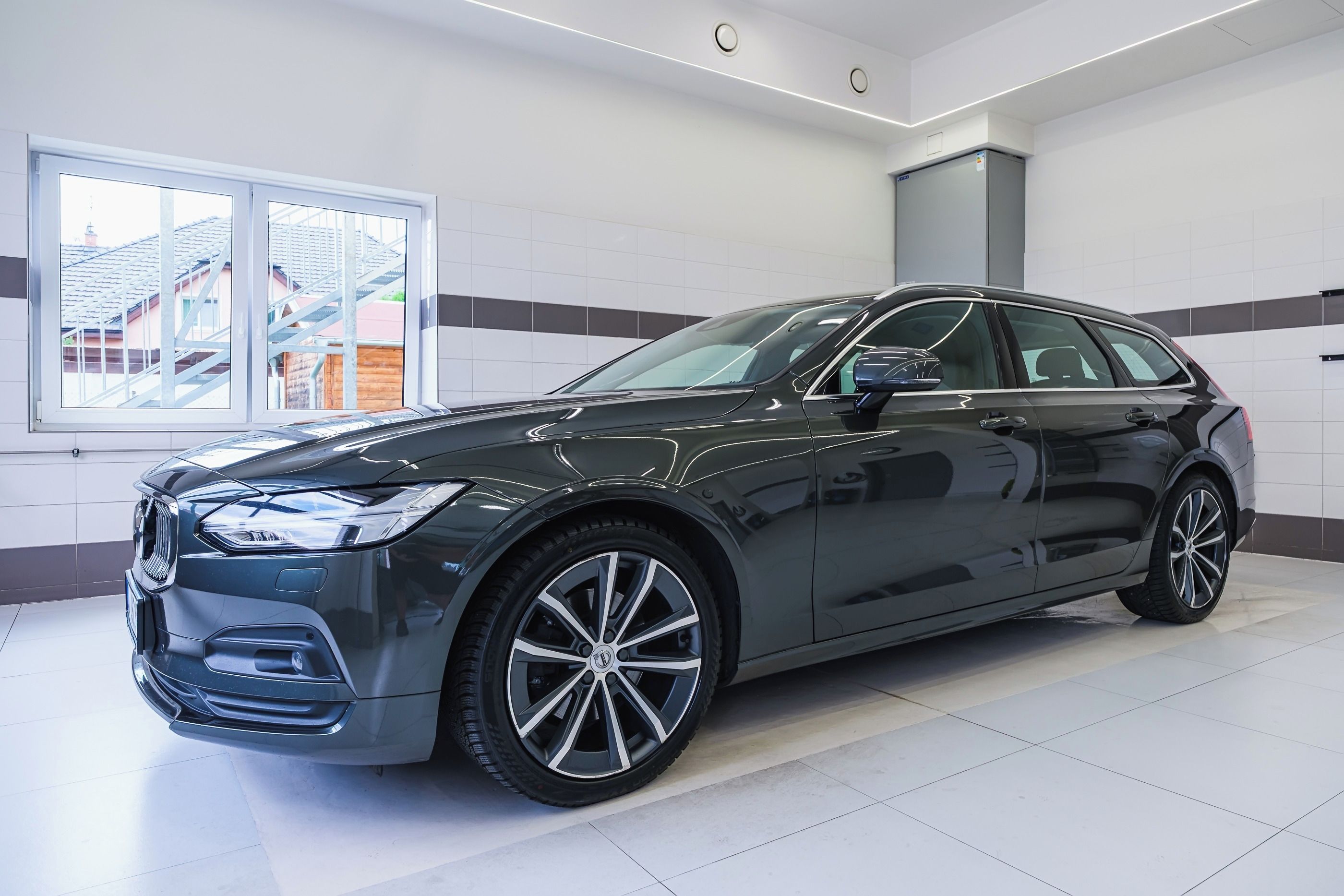 Volvo V90, B4 145kW AT  Momentum Pro - fotka 3