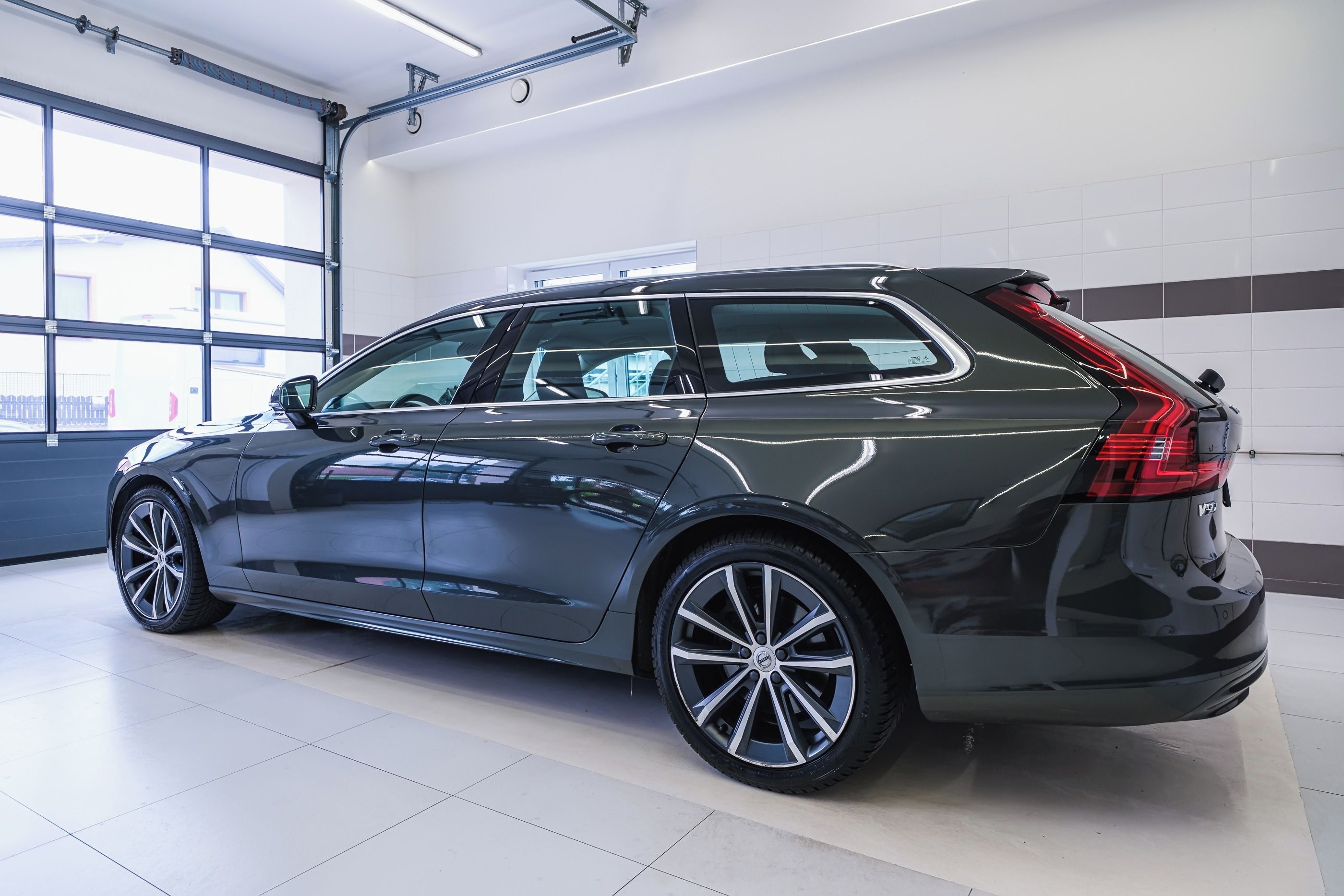 Volvo V90, B4 145kW AT  Momentum Pro - fotka 5