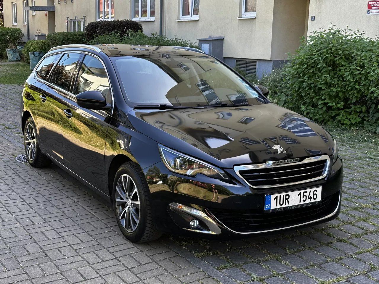 Peugeot 308, 1.2 96kW ALLURE Tažné Panorama - fotka 3