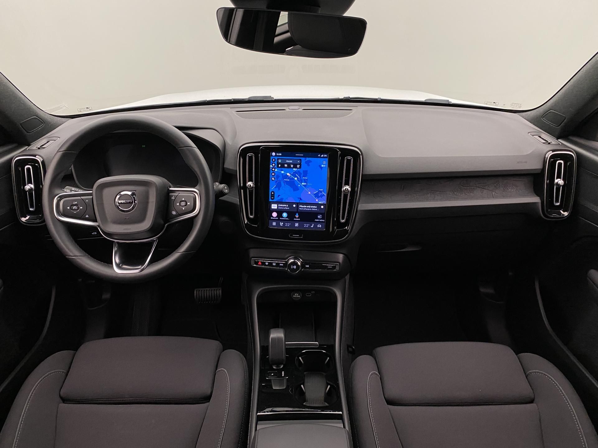 Volvo XC40, PURE ELECTRIC RECHARGE CORE - fotka 2