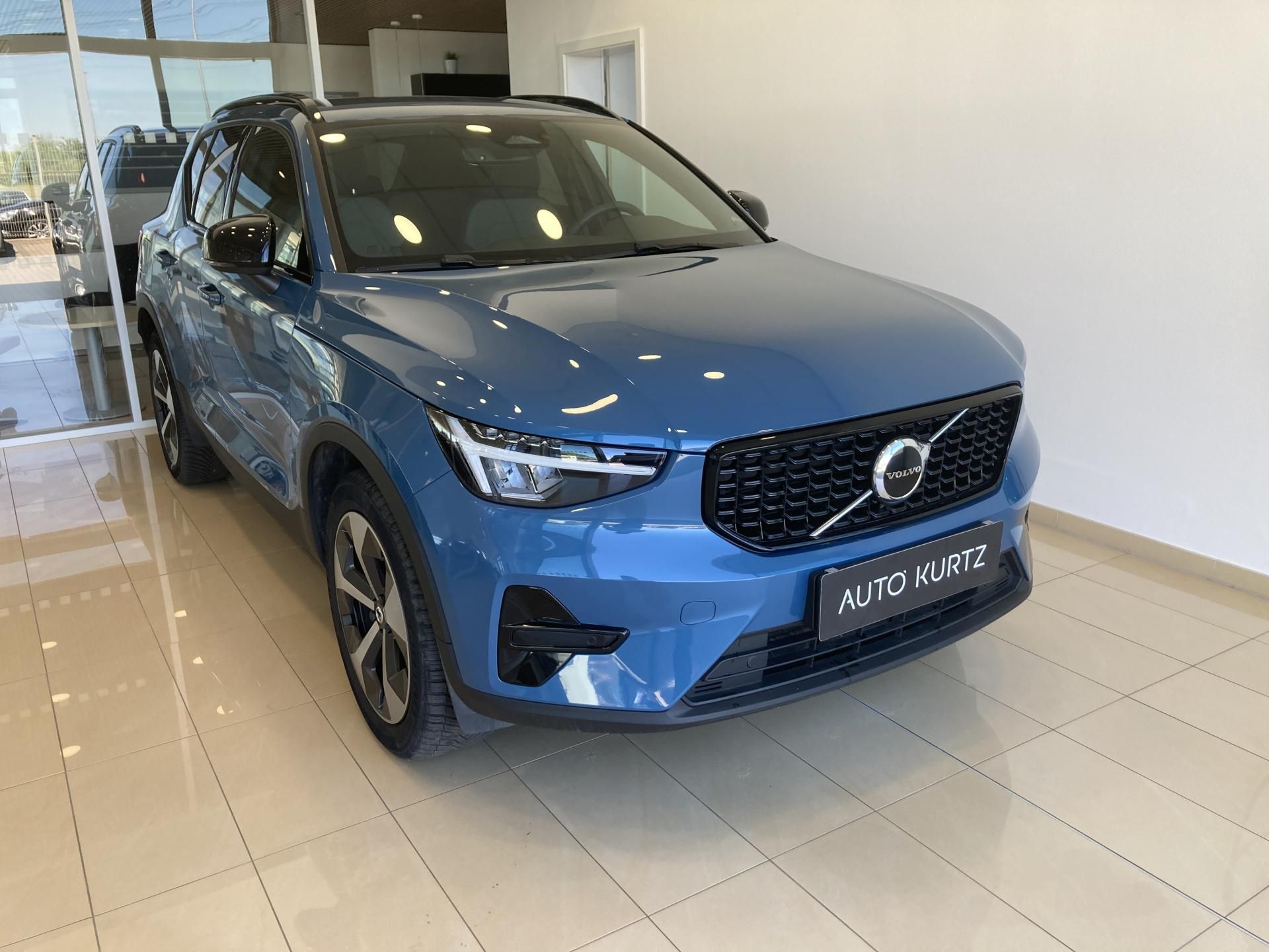 Volvo XC40, B3 FWD PLUS DARK