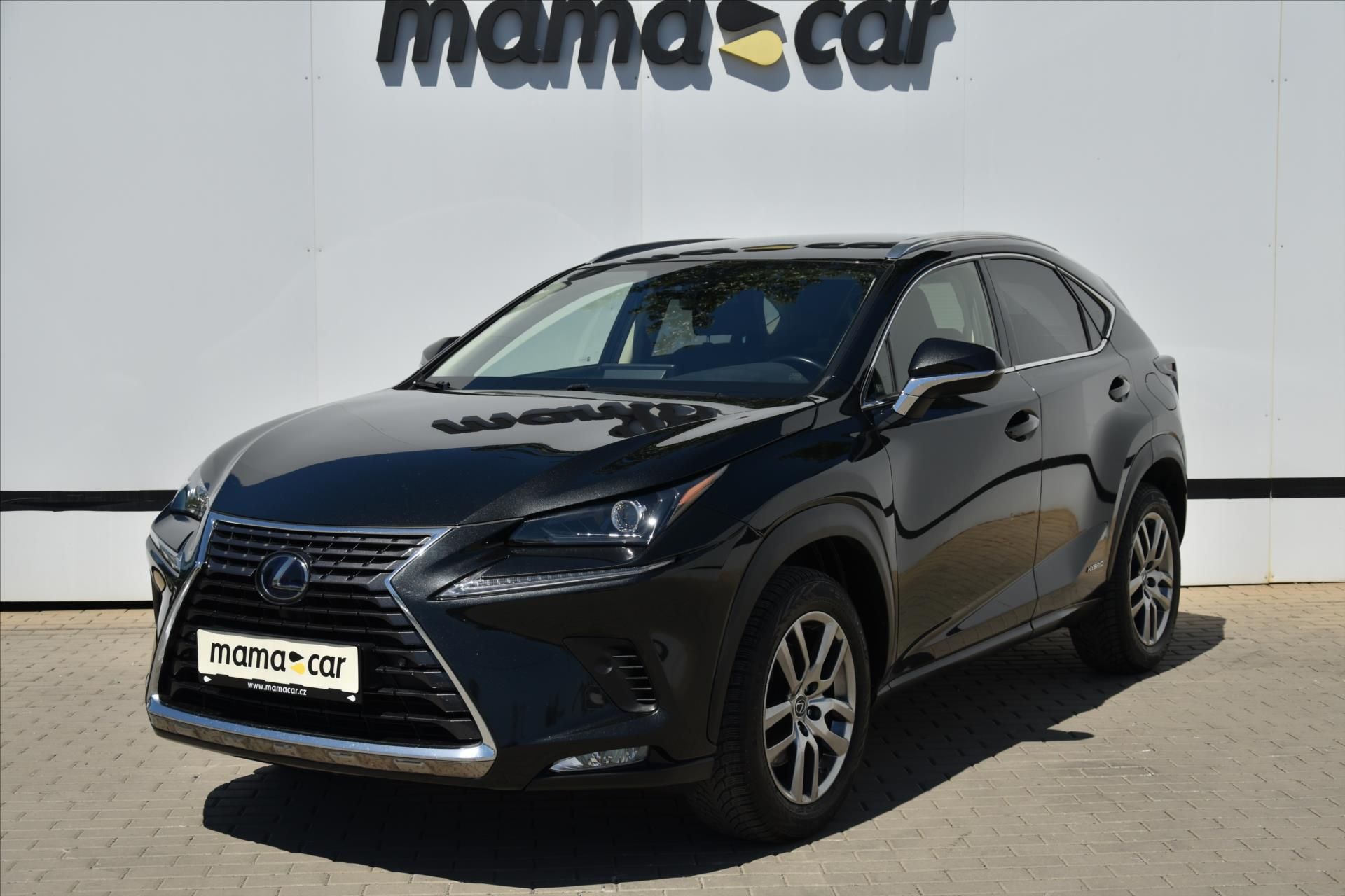 Lexus NX 300h, 2.5 145kW 4WD PRESTIGE ČR - fotka 3