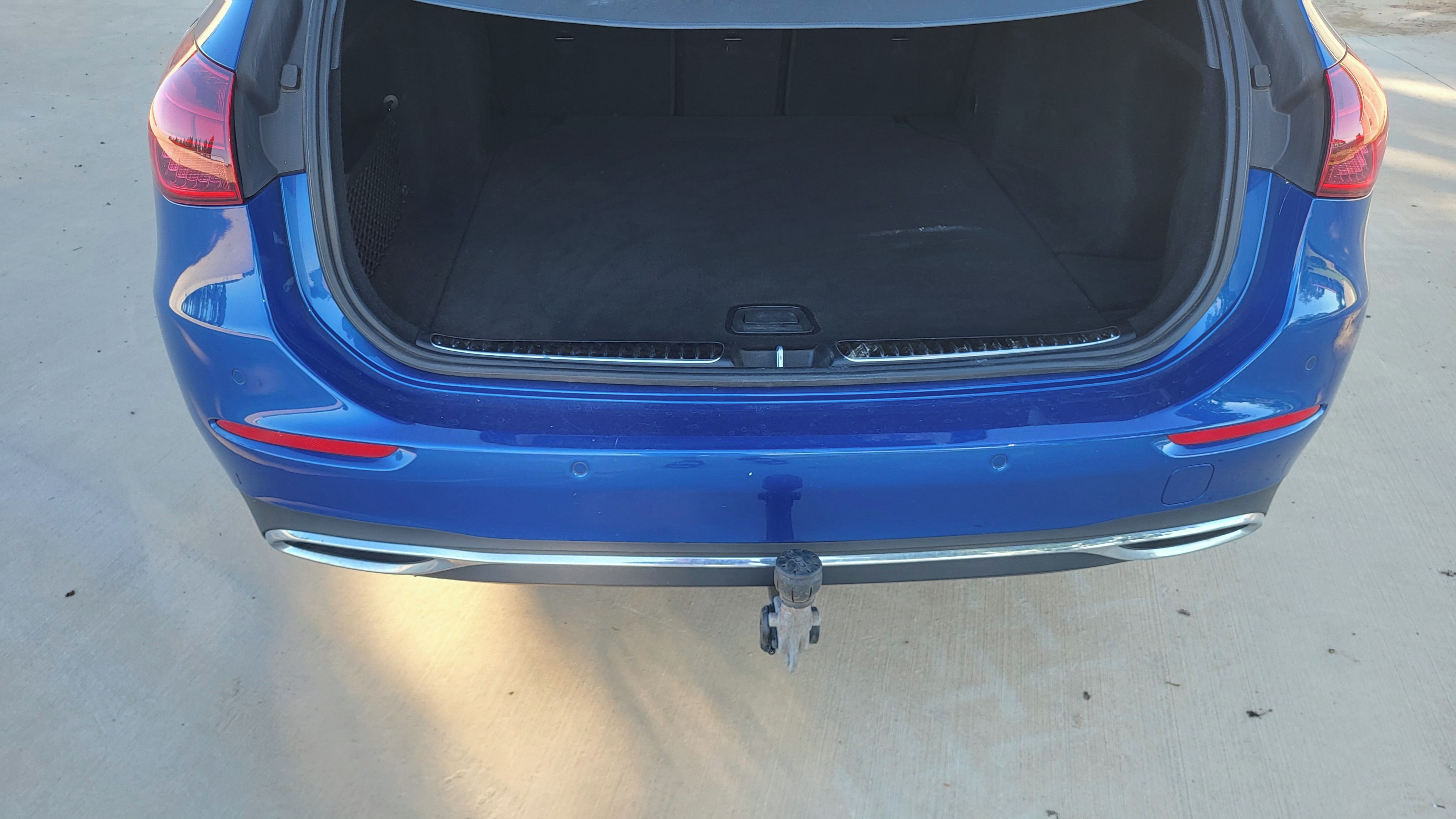 Mercedes-Benz Třídy C, C220 4Matic, tažné, servisovan - fotka 3