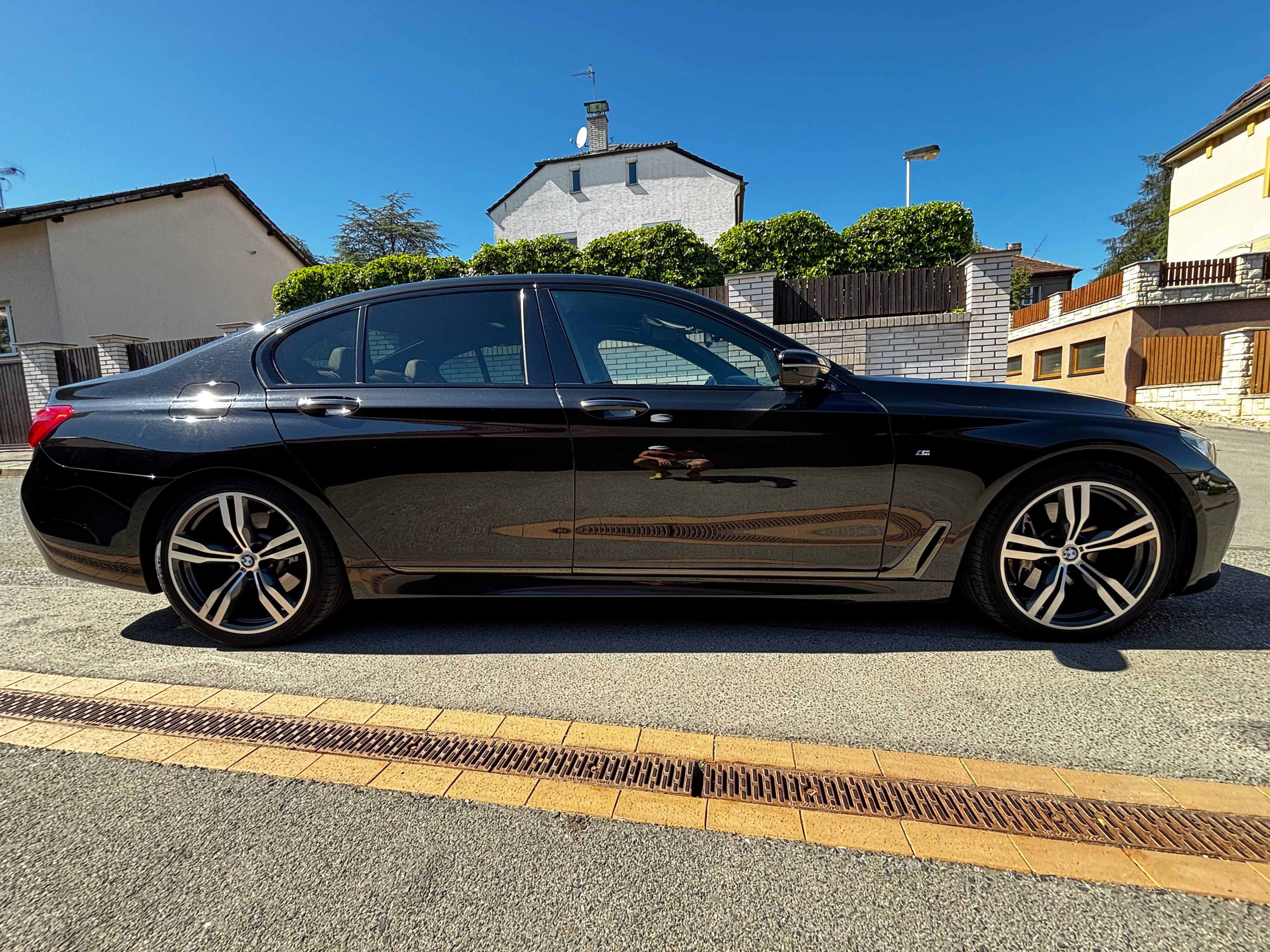 BMW Řada 7 - fotka 2