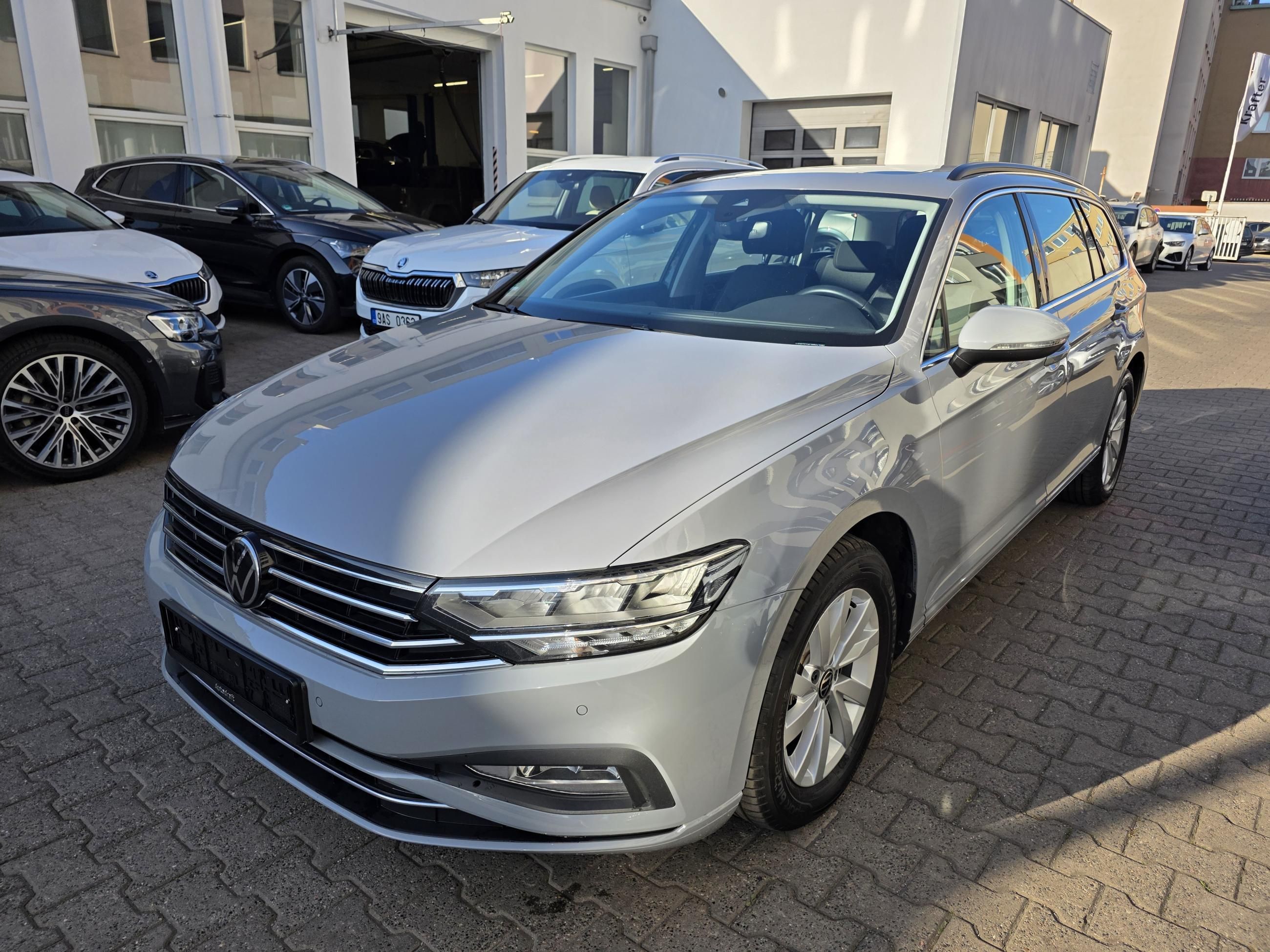 Volkswagen Passat Variant, 2.0 TDI 110kW DSG / 2x sada AL - fotka 2
