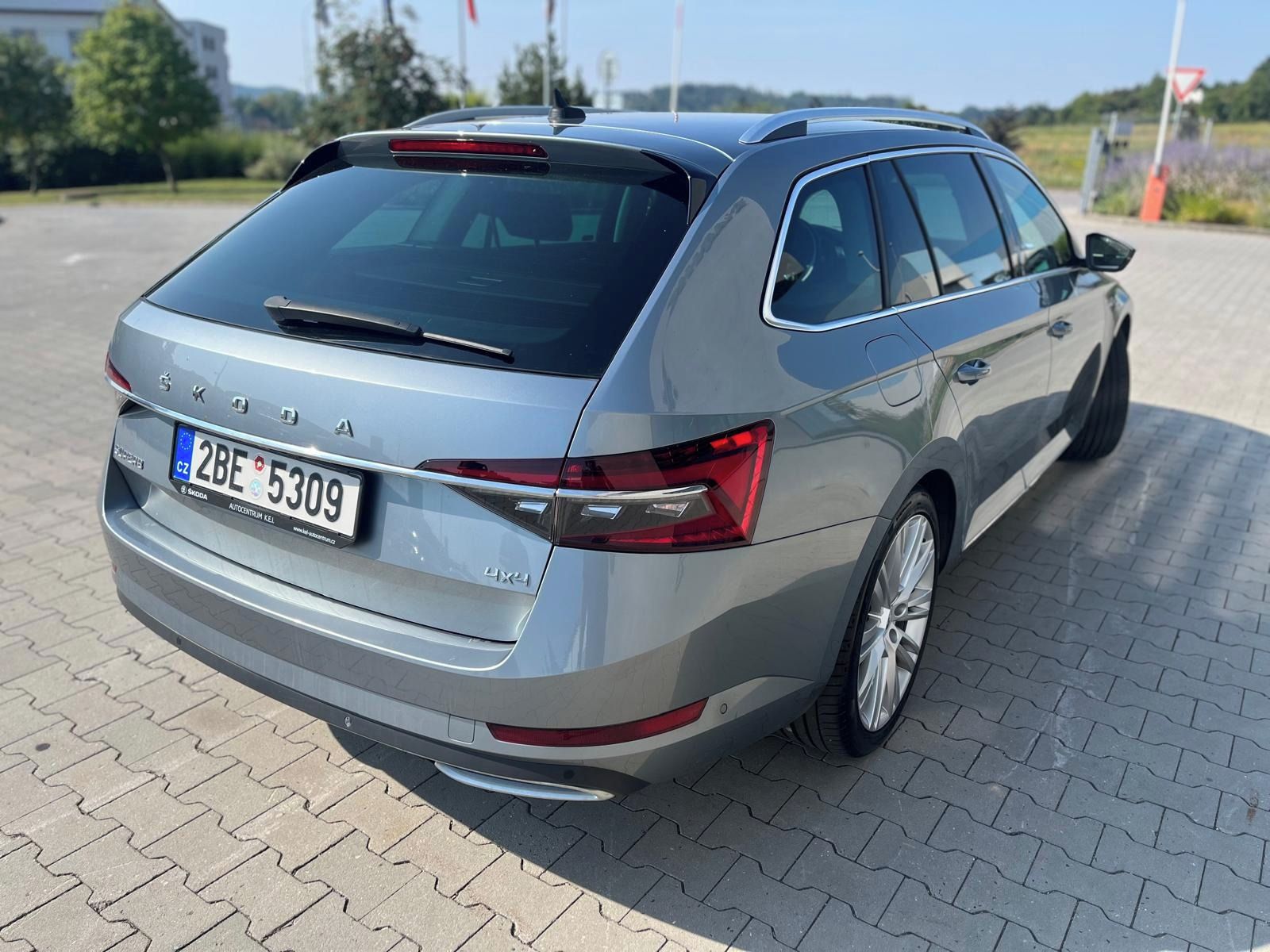 Škoda Superb, 2.0 TDI DSG 4x4 L&K WEBA-TZ-DP - fotka 5