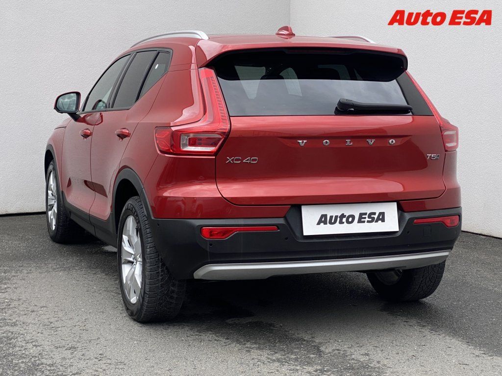 Volvo XC40, 2.0T5 AWD,2.maj,ČR - fotka 6