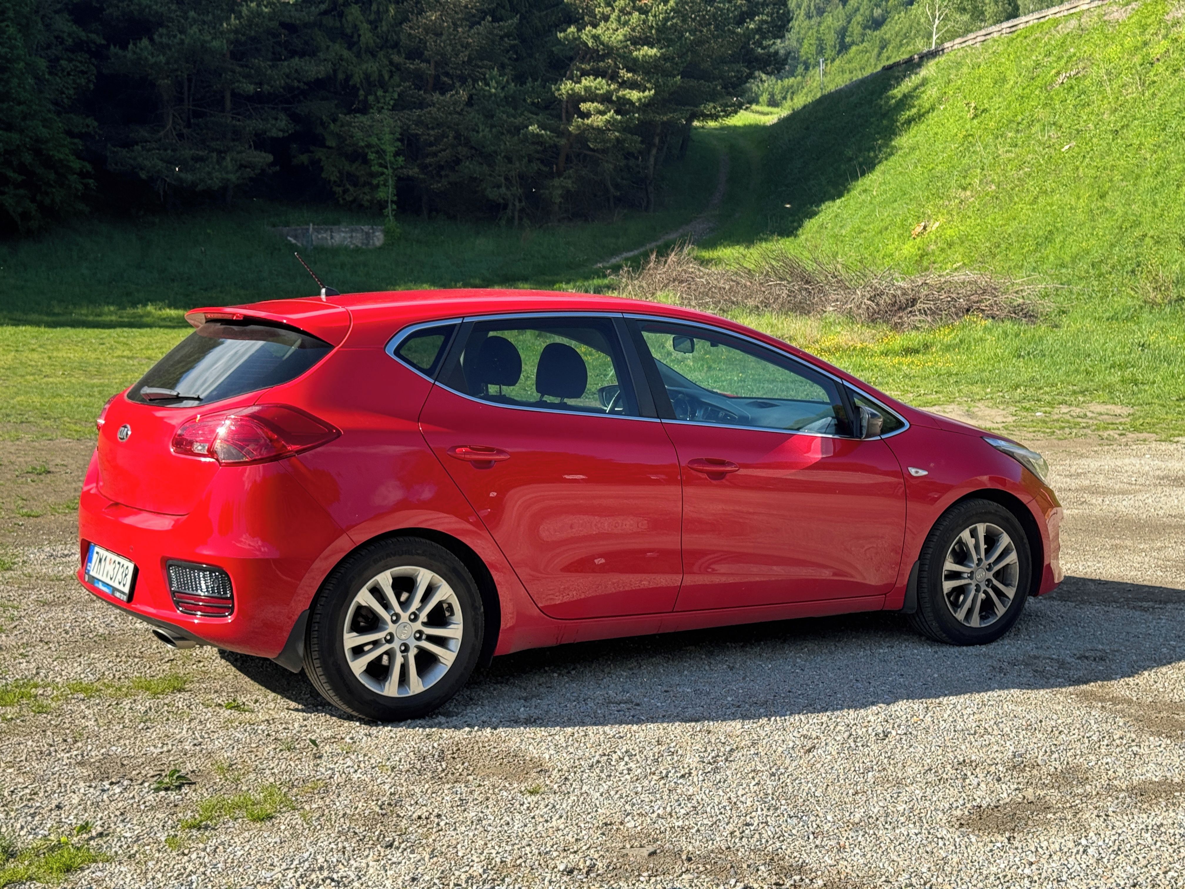 Kia Cee´d, 1.4 MPI, STK 09/2027, 2× ALU - fotka 2
