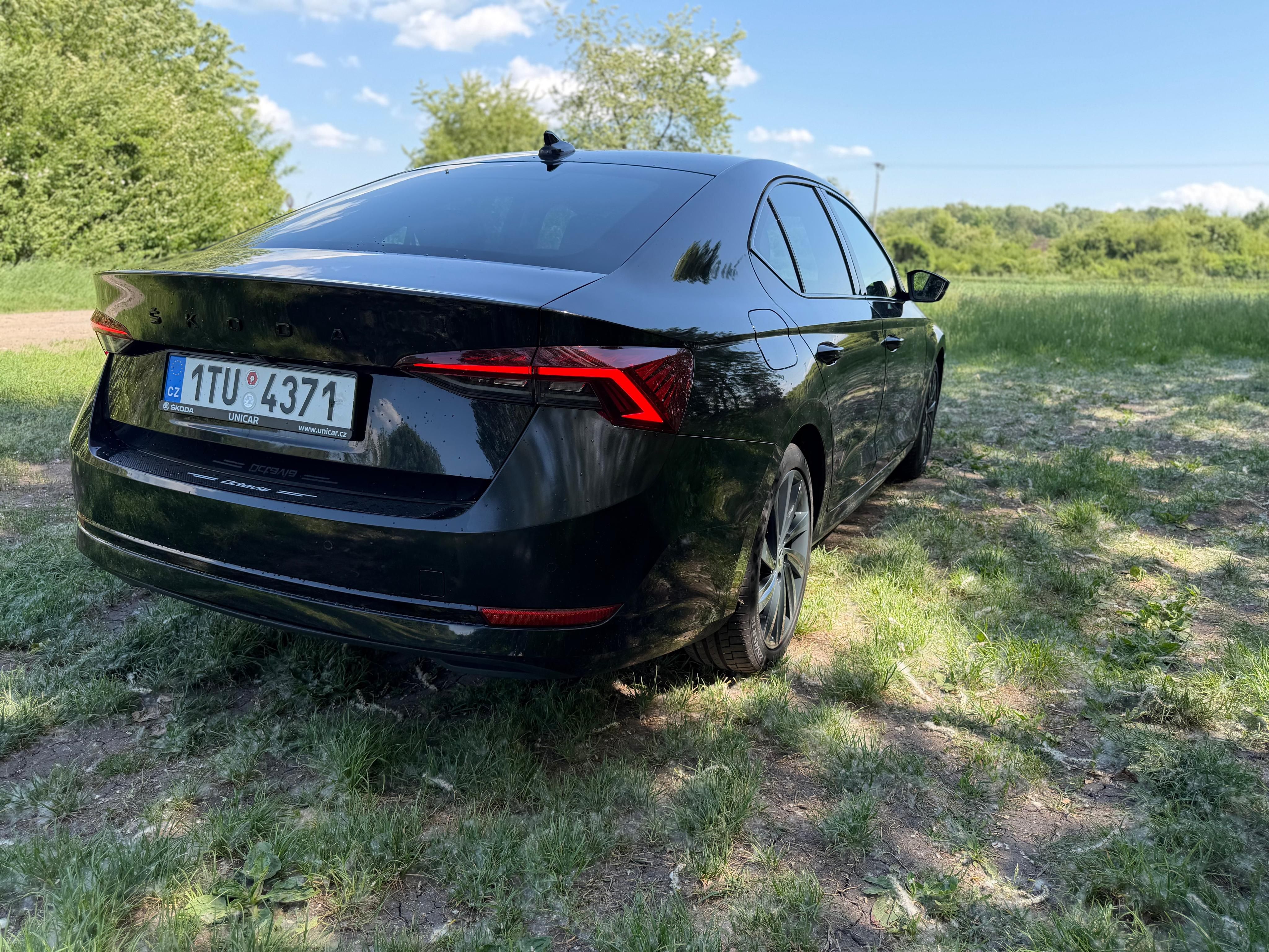 Škoda Octavia, 2.0TDi 110kW HUP Matrix DSG - fotka 6