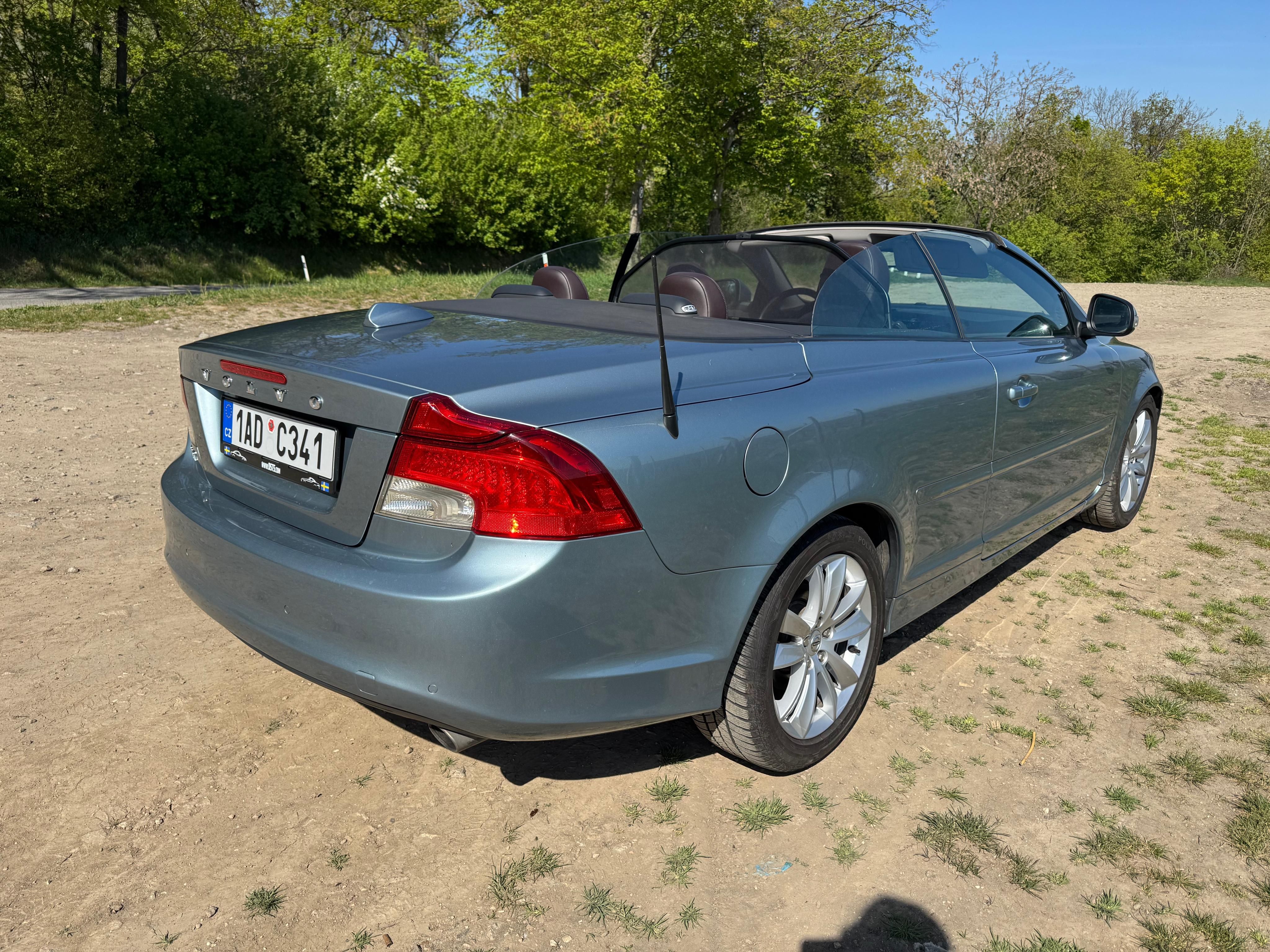 Volvo C70, 2.2 diesel 110kw + čip - fotka 6