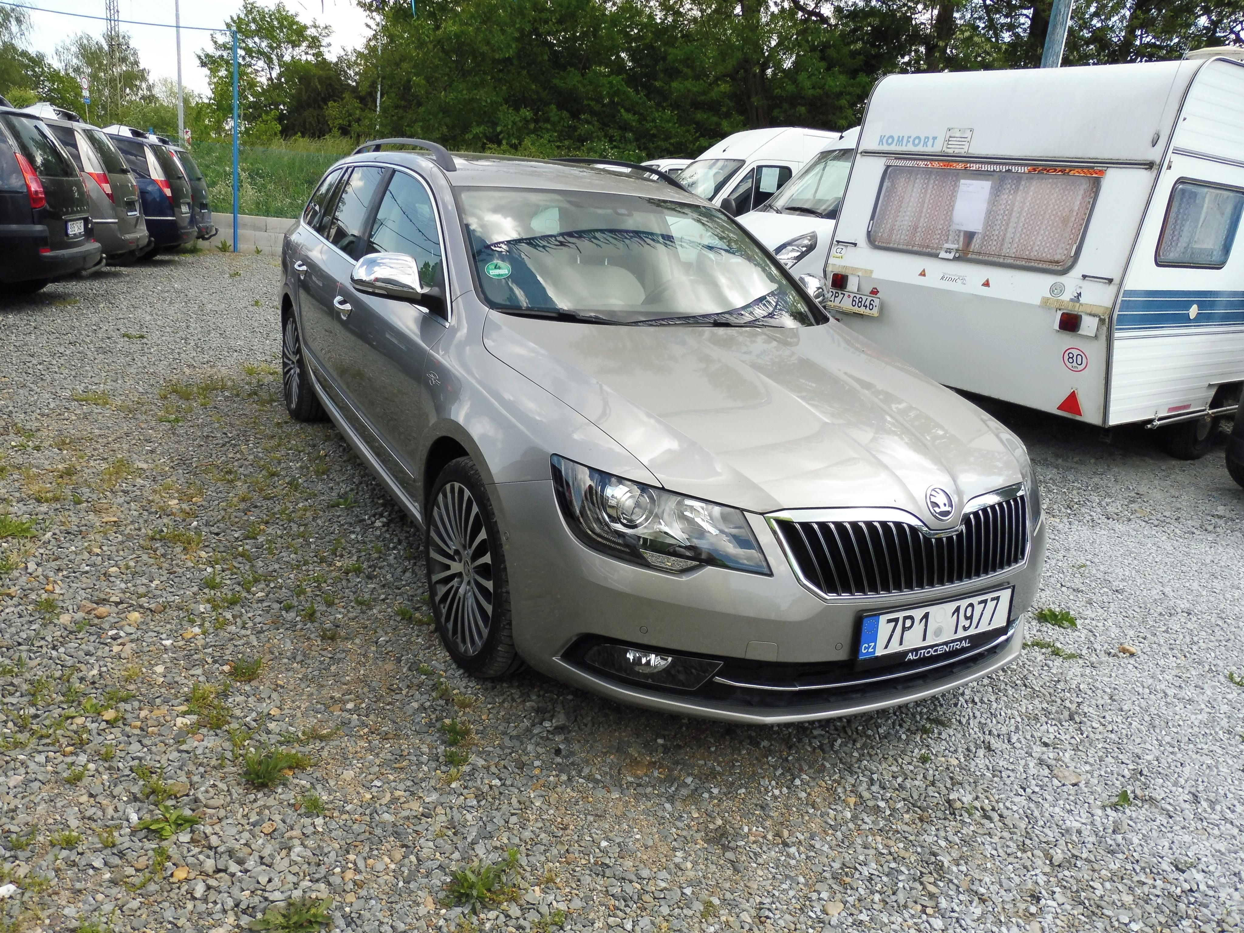 Škoda Superb, 2,0 Tdi - fotka 2
