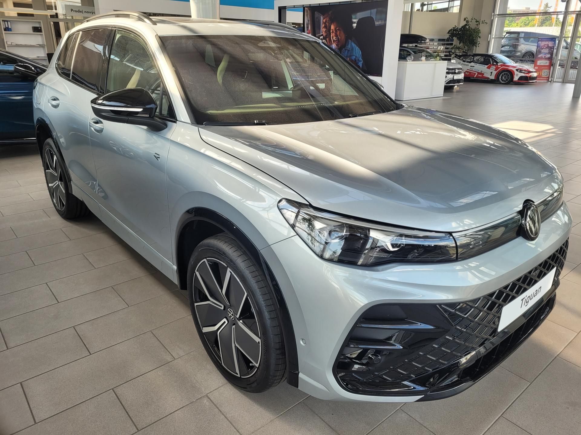 Volkswagen Tiguan, R-Line 2,0 TDI 142 kW 4x4 - fotka 4