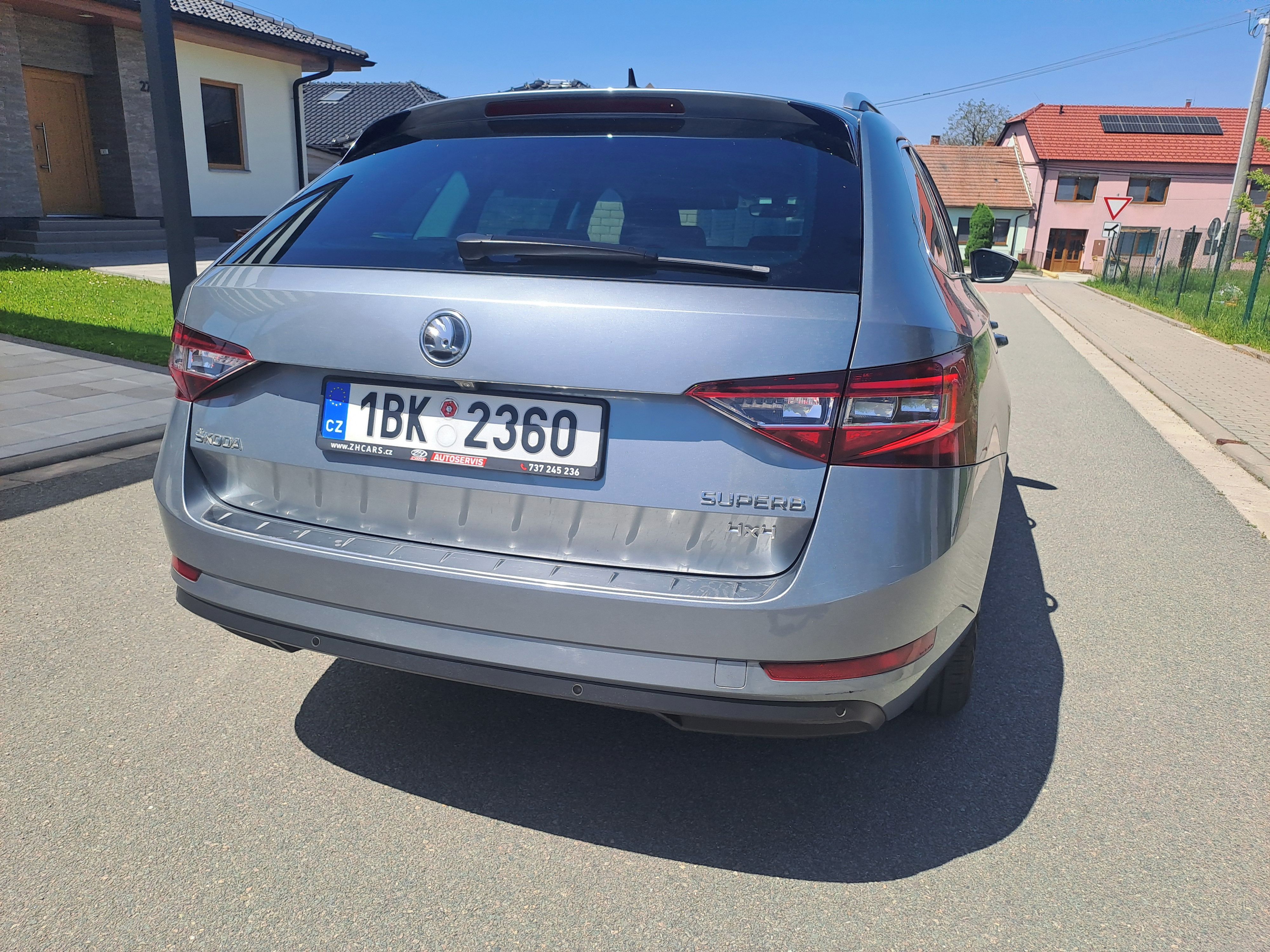 Škoda Superb, 140KW,ČR,S.KNIHA,STYLE!!! - fotka 6