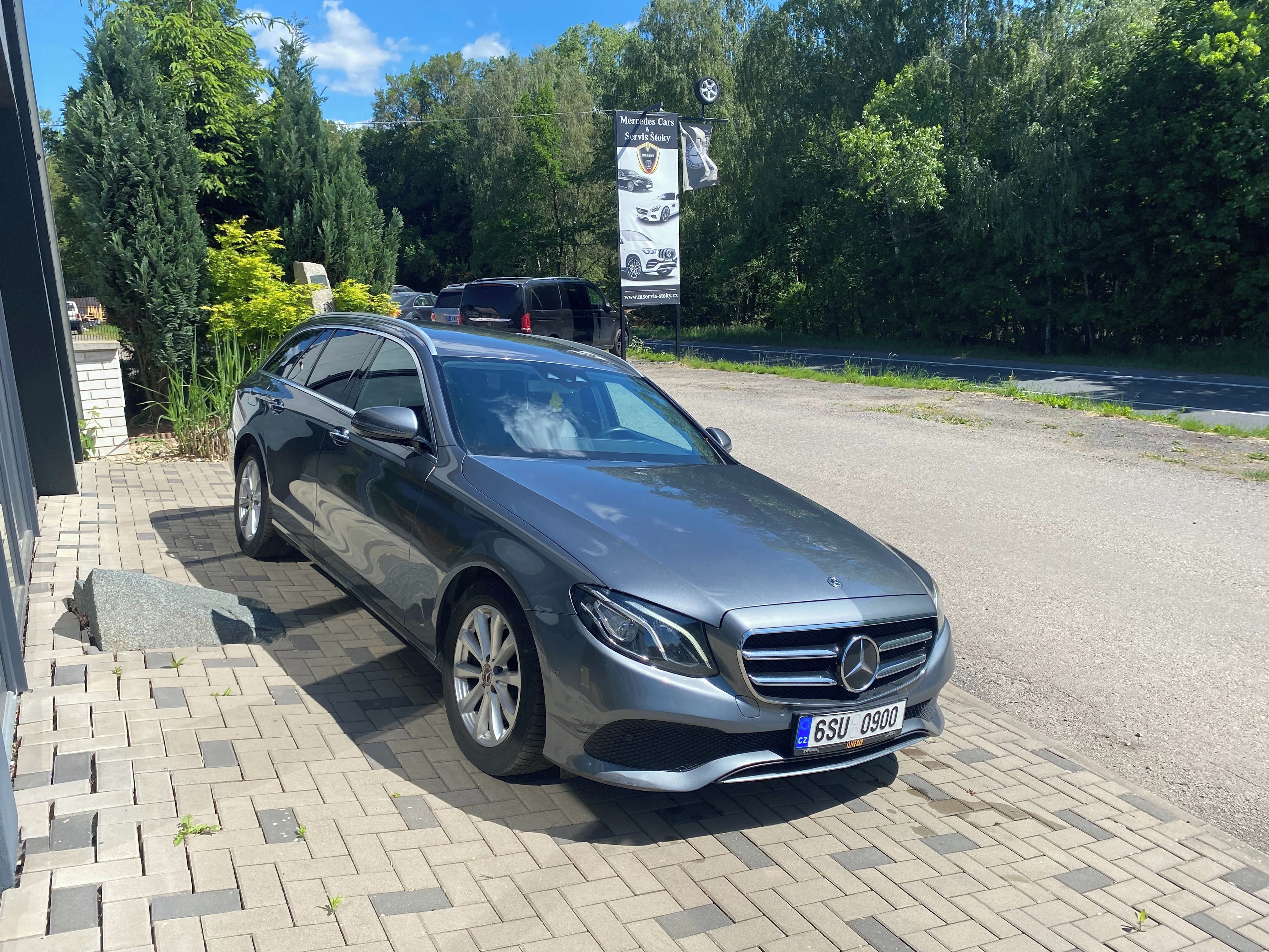 Mercedes-Benz Třídy E, E 300 D - fotka 3