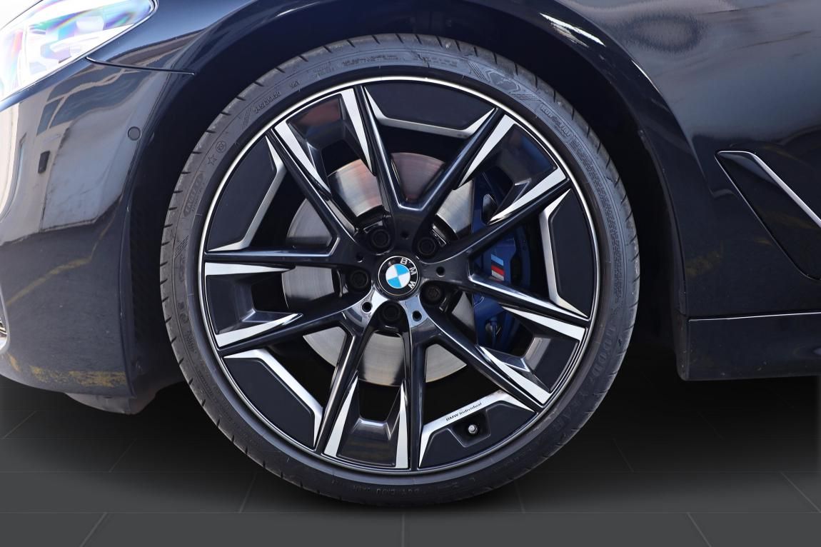 BMW Řada 5, 530d xDrive Touring - fotka 5