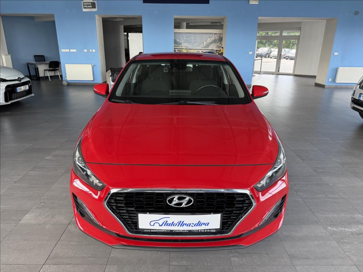 Hyundai i30, 1,4   FASTBACK,1.MAJ,ČP,SERVIS - fotka 2