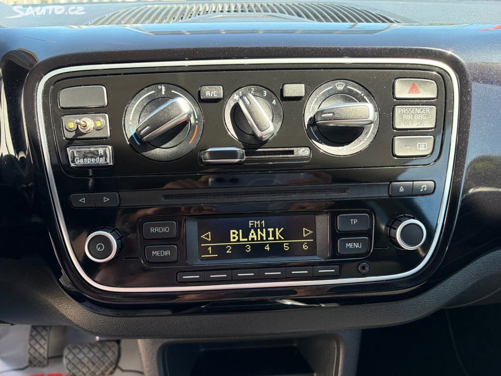 Volkswagen Up!, 1,0 AUTOMAT. AC, ZACHOVALÉ