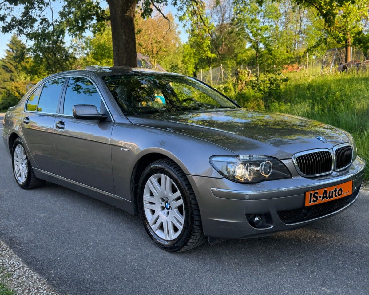 BMW Řada 7, 4,8 750i - fotka 2
