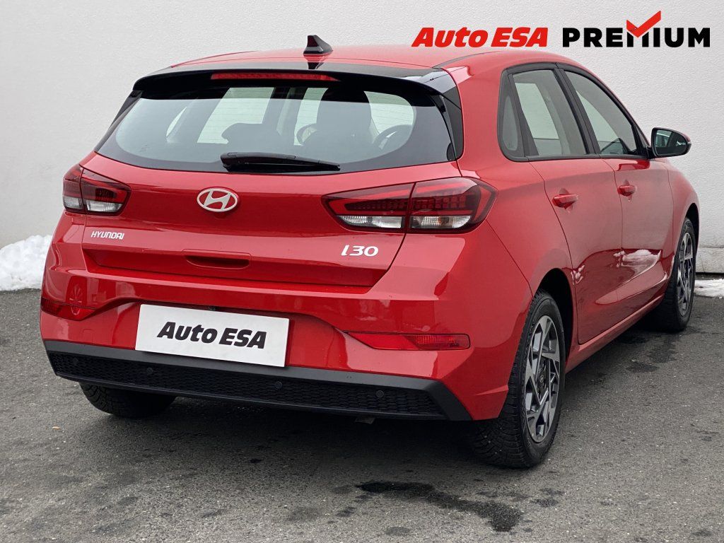 Hyundai i30, 1.5 DPi,1.maj,ČR,Comfort - fotka 4