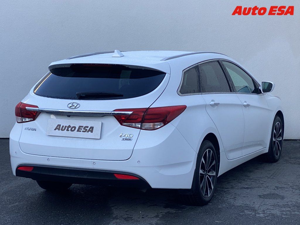 Hyundai i40, 1.7 CRDi,AC,navi,kamera - fotka 4