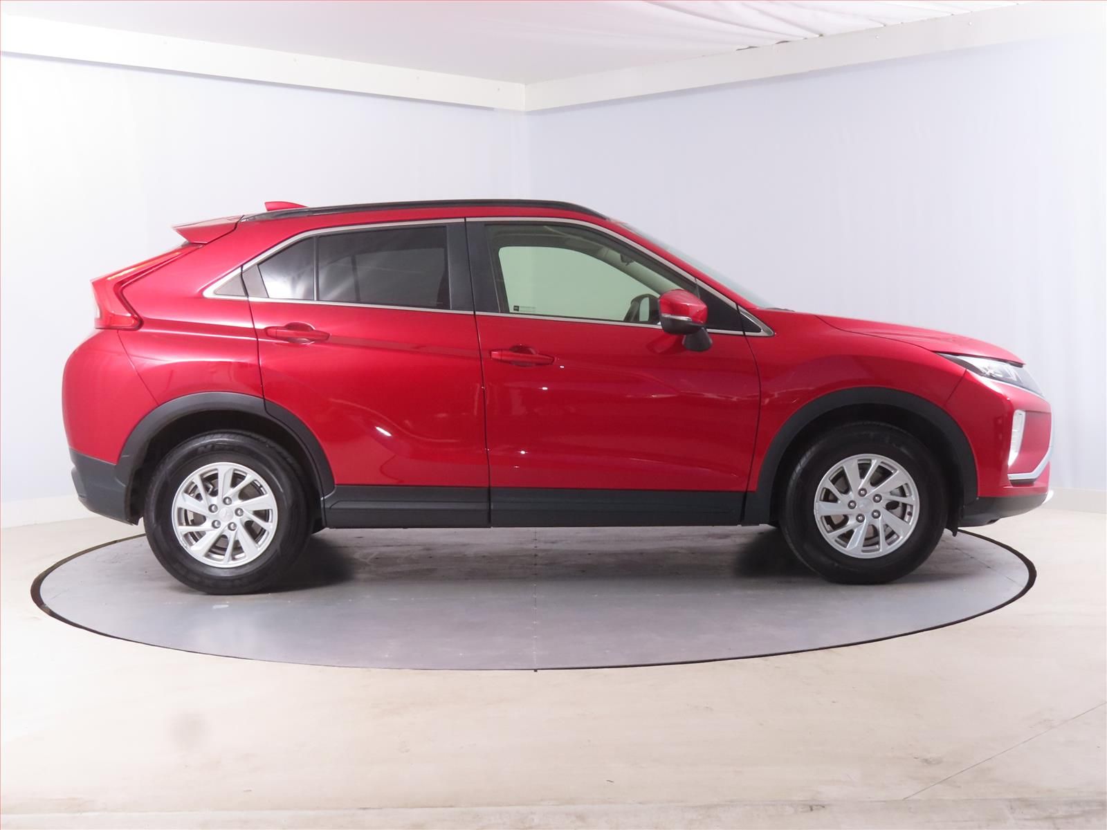 Mitsubishi Eclipse Cross, 1.5 T-MIVEC, Invite, ČR,1.maj - fotka 6